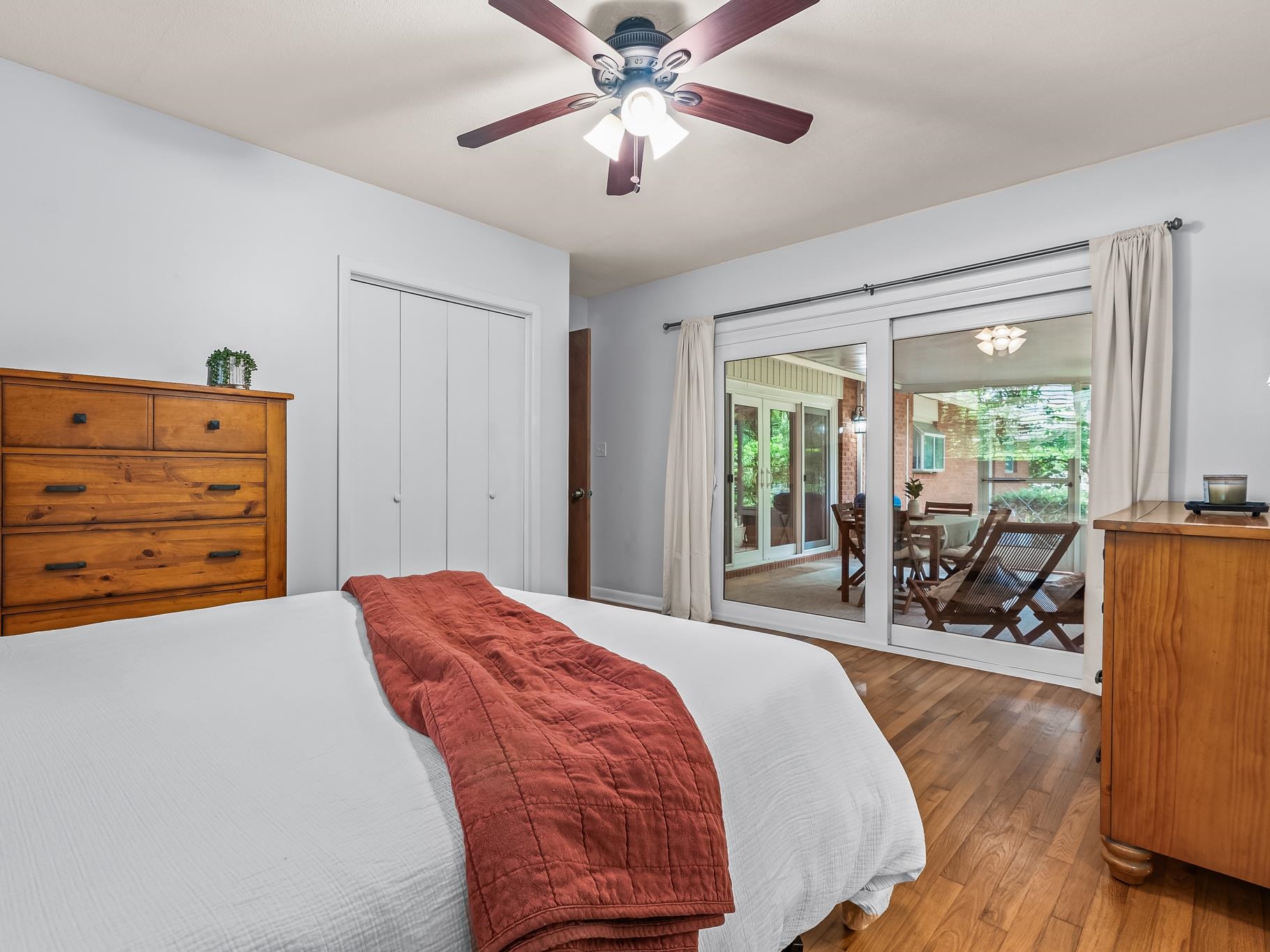 2106 High Road