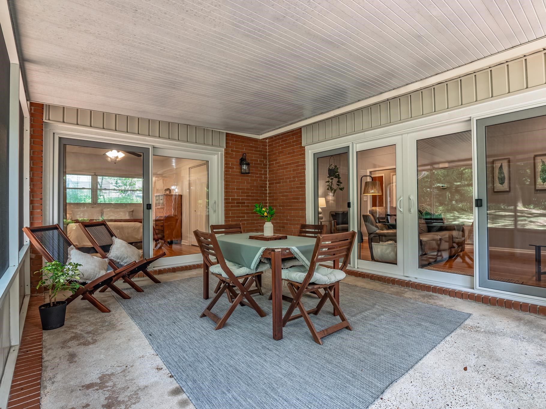 2106 High Road