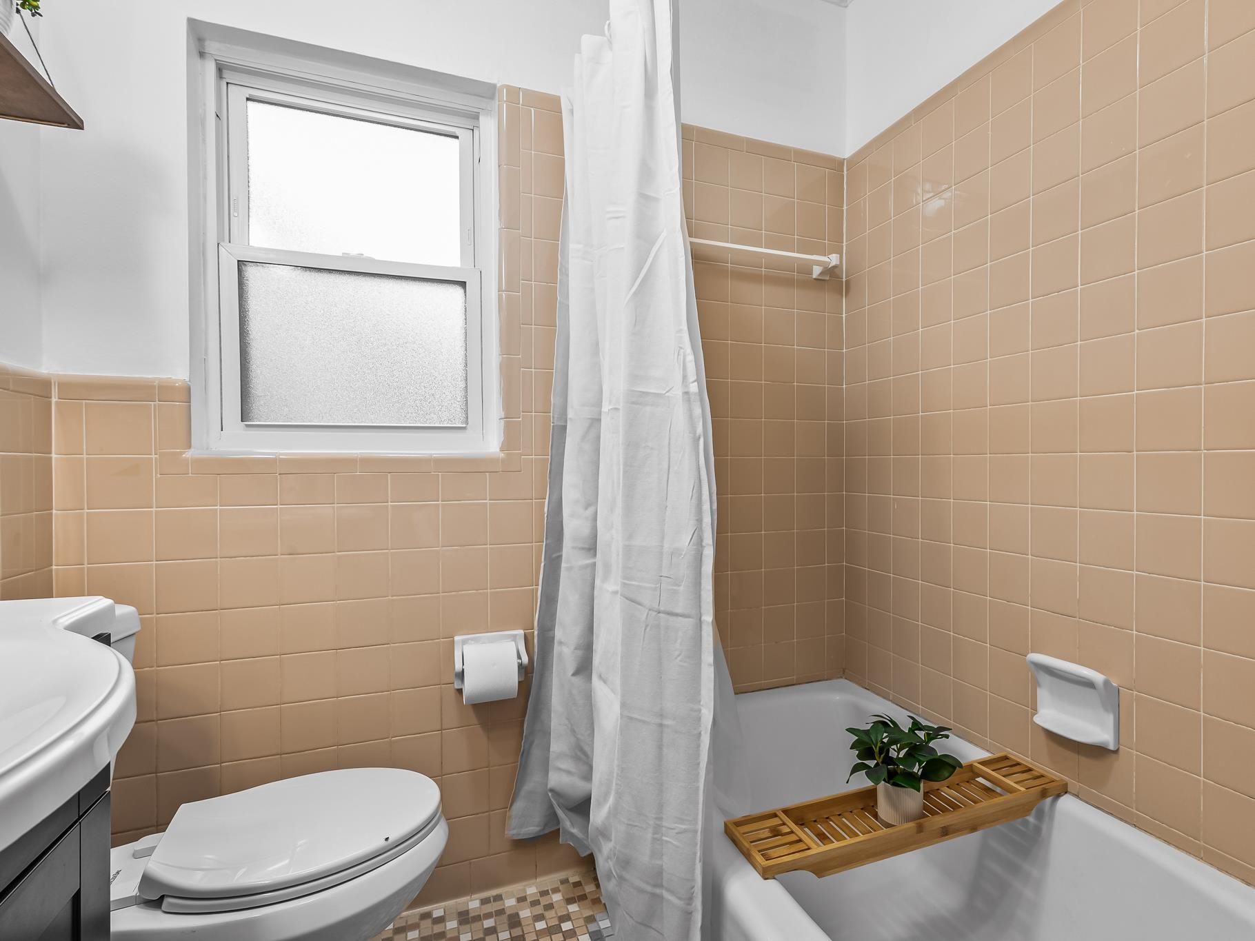 2106 High Road