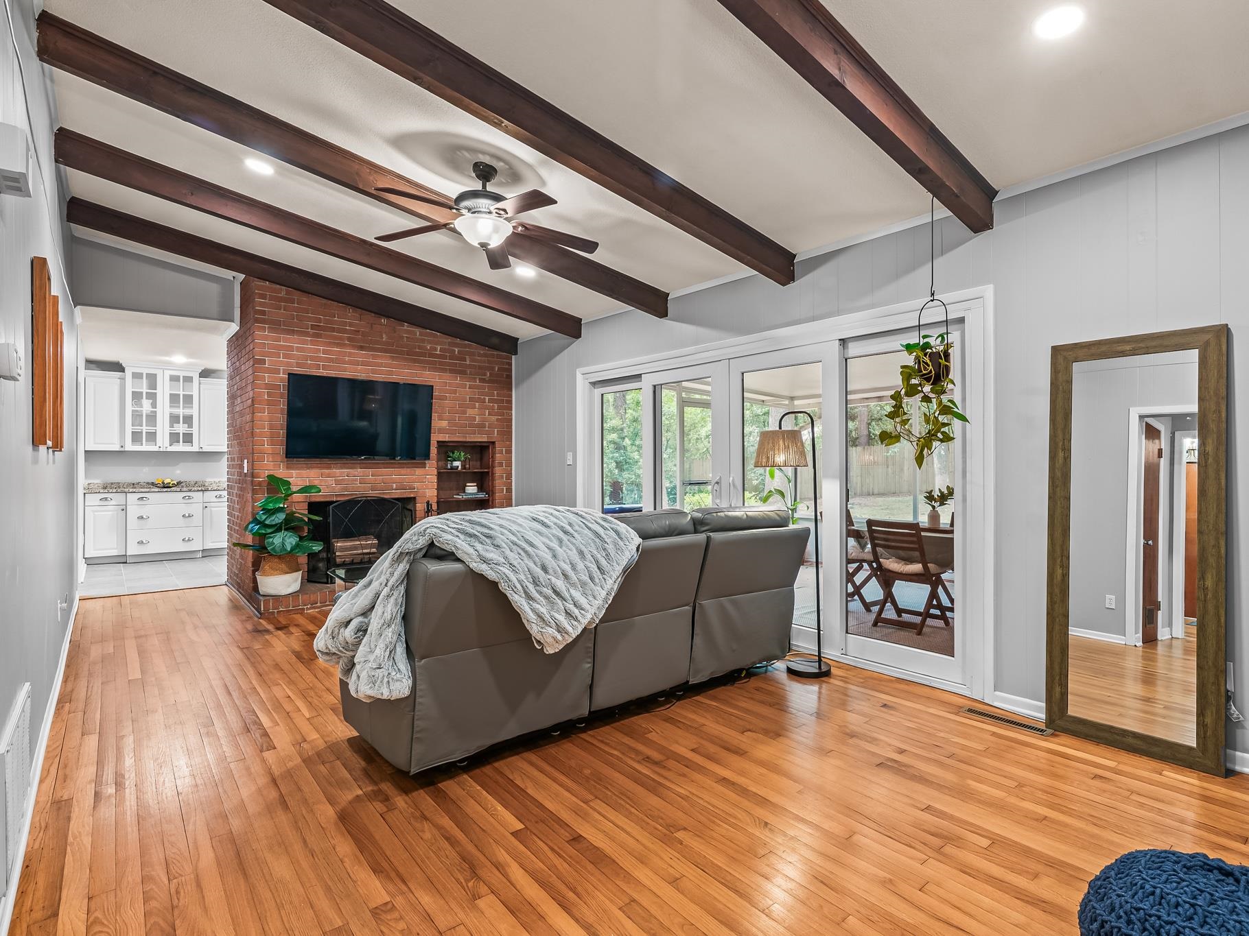 2106 High Road
