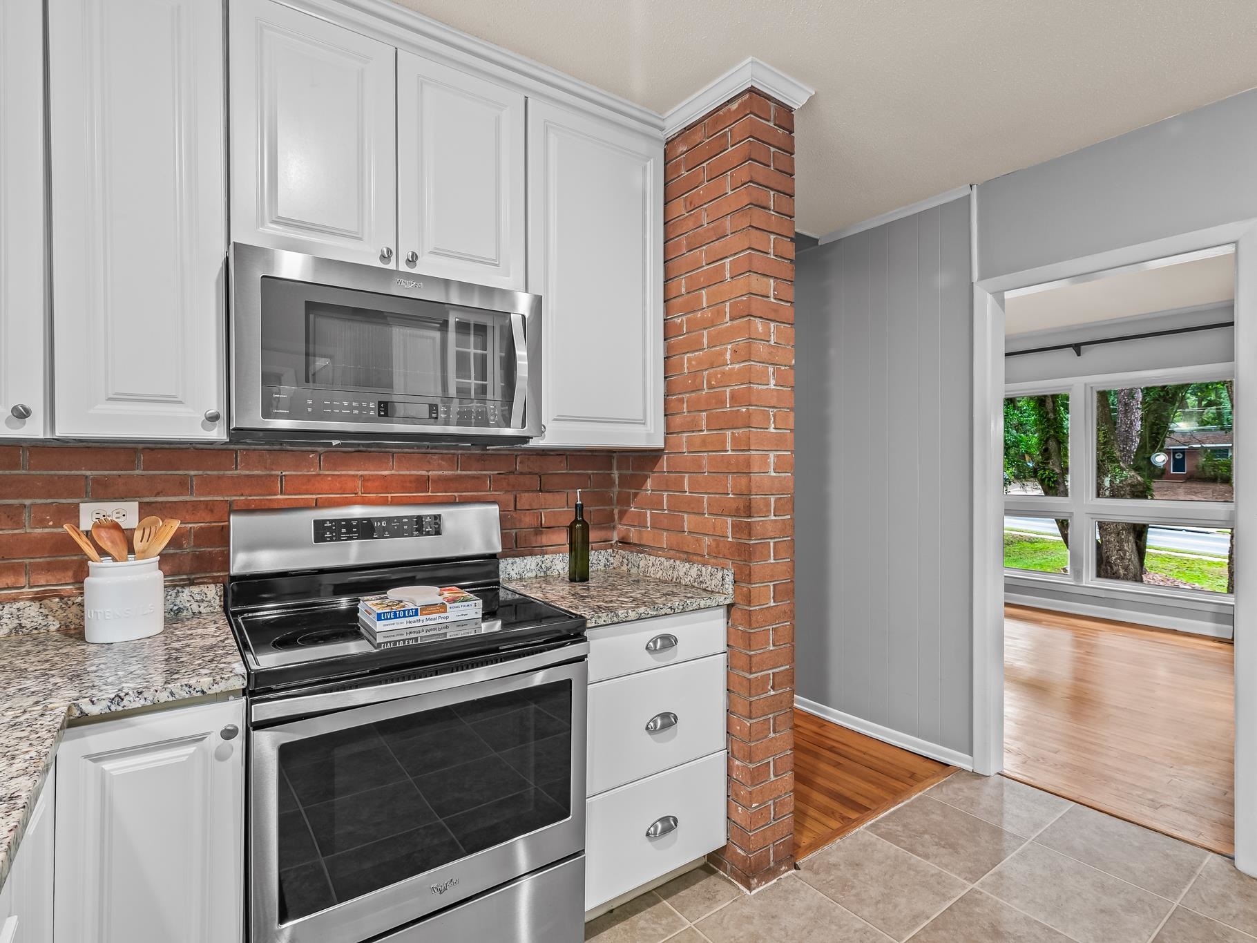 2106 High Road