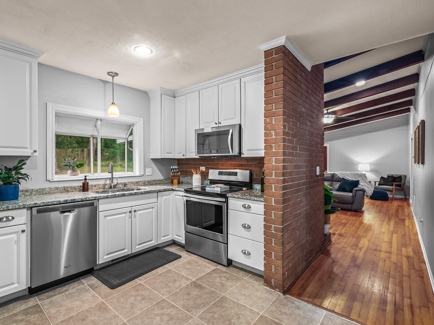 2106 High Road