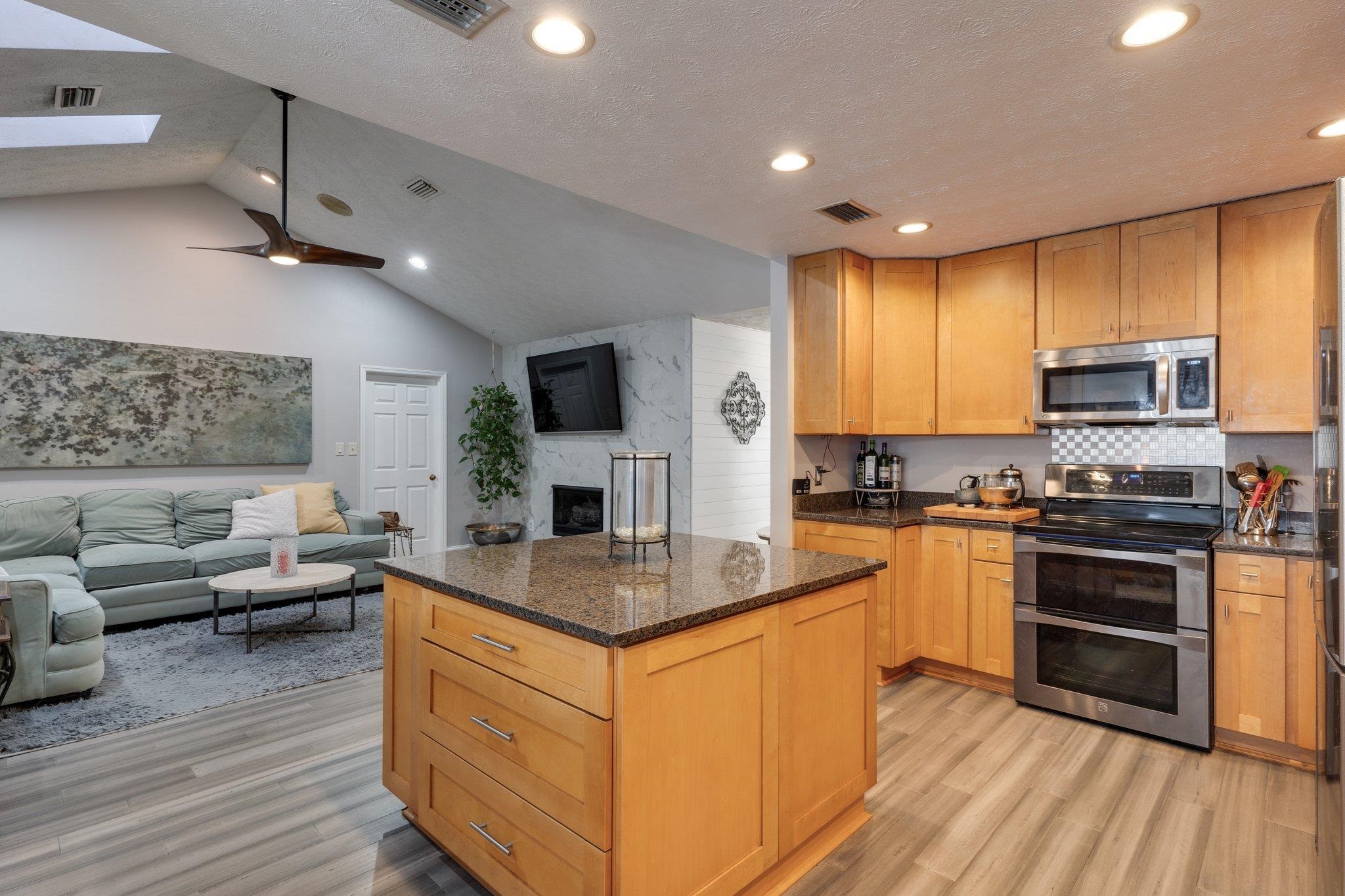 6069 Thackeray Lane