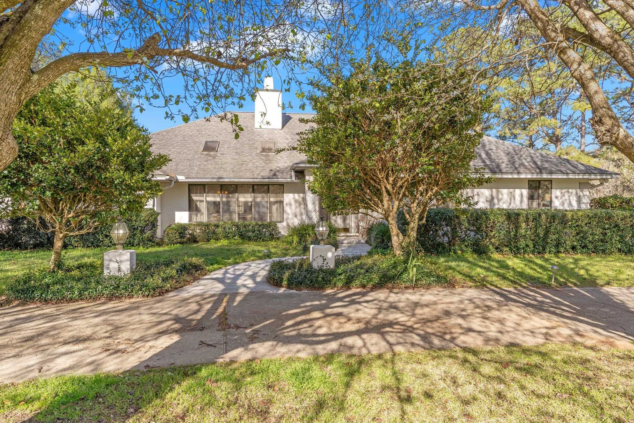 6069 Thackeray Lane