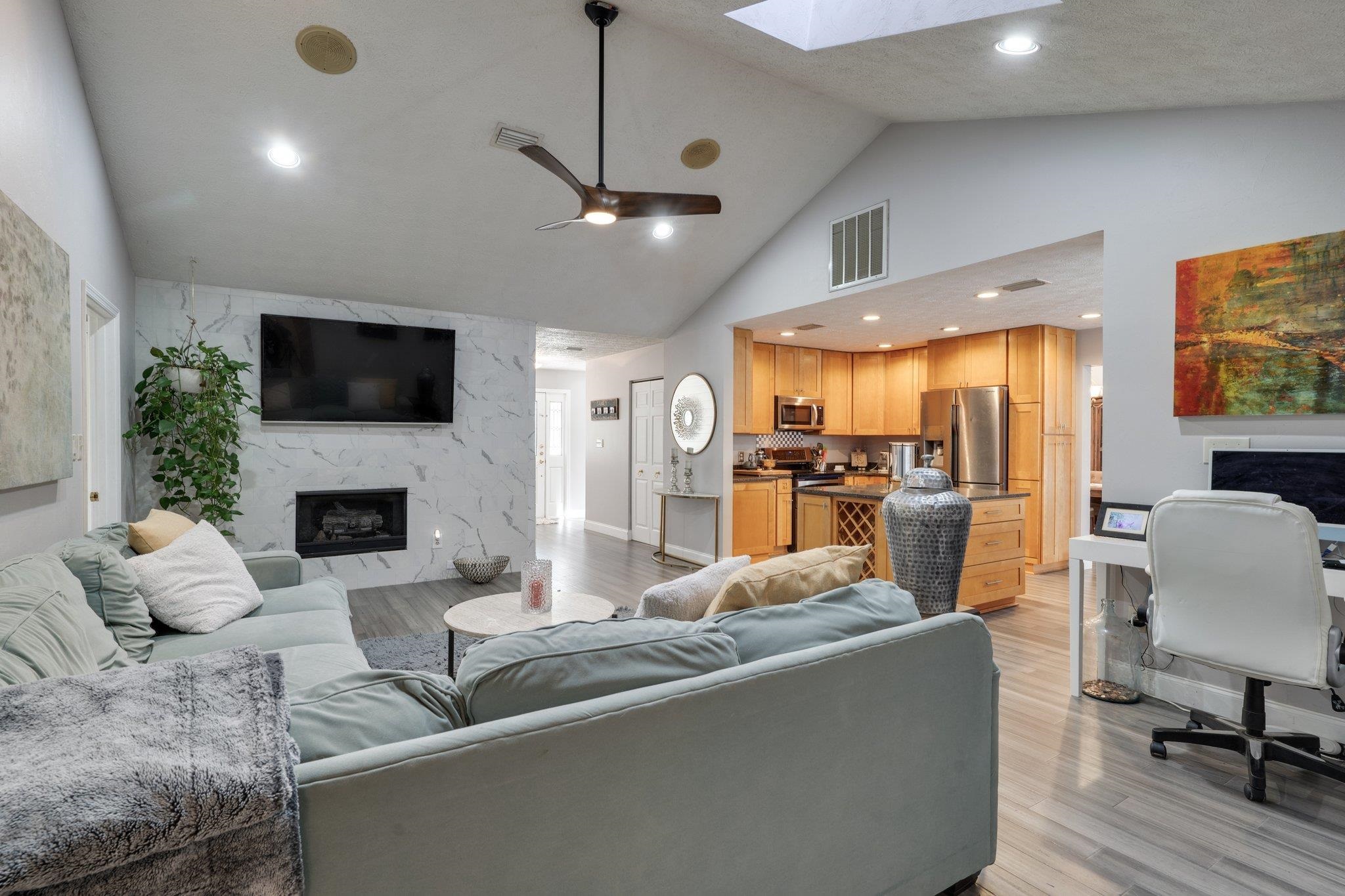6069 Thackeray Lane