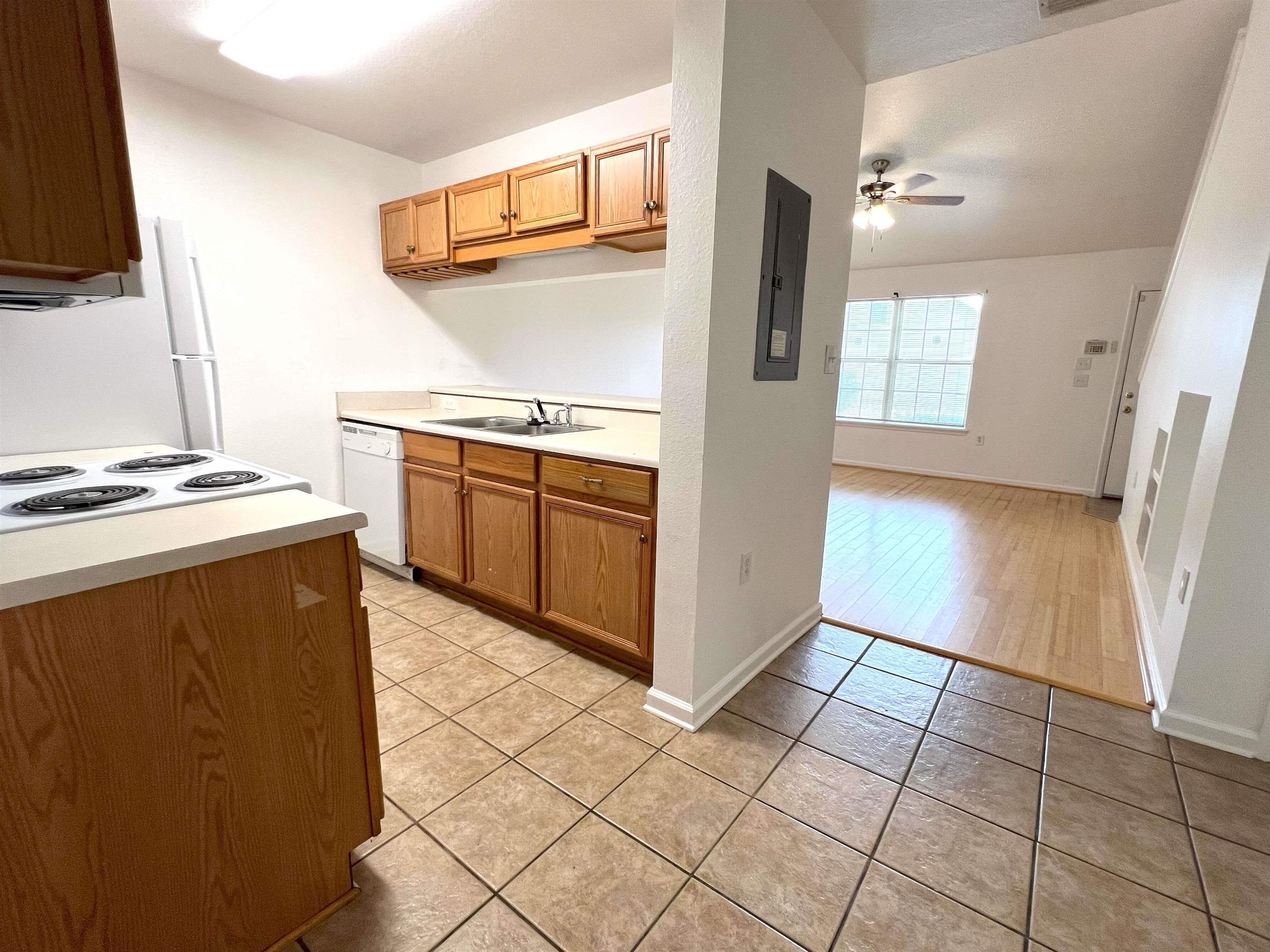 2738 W Tharpe Street Unit: 902