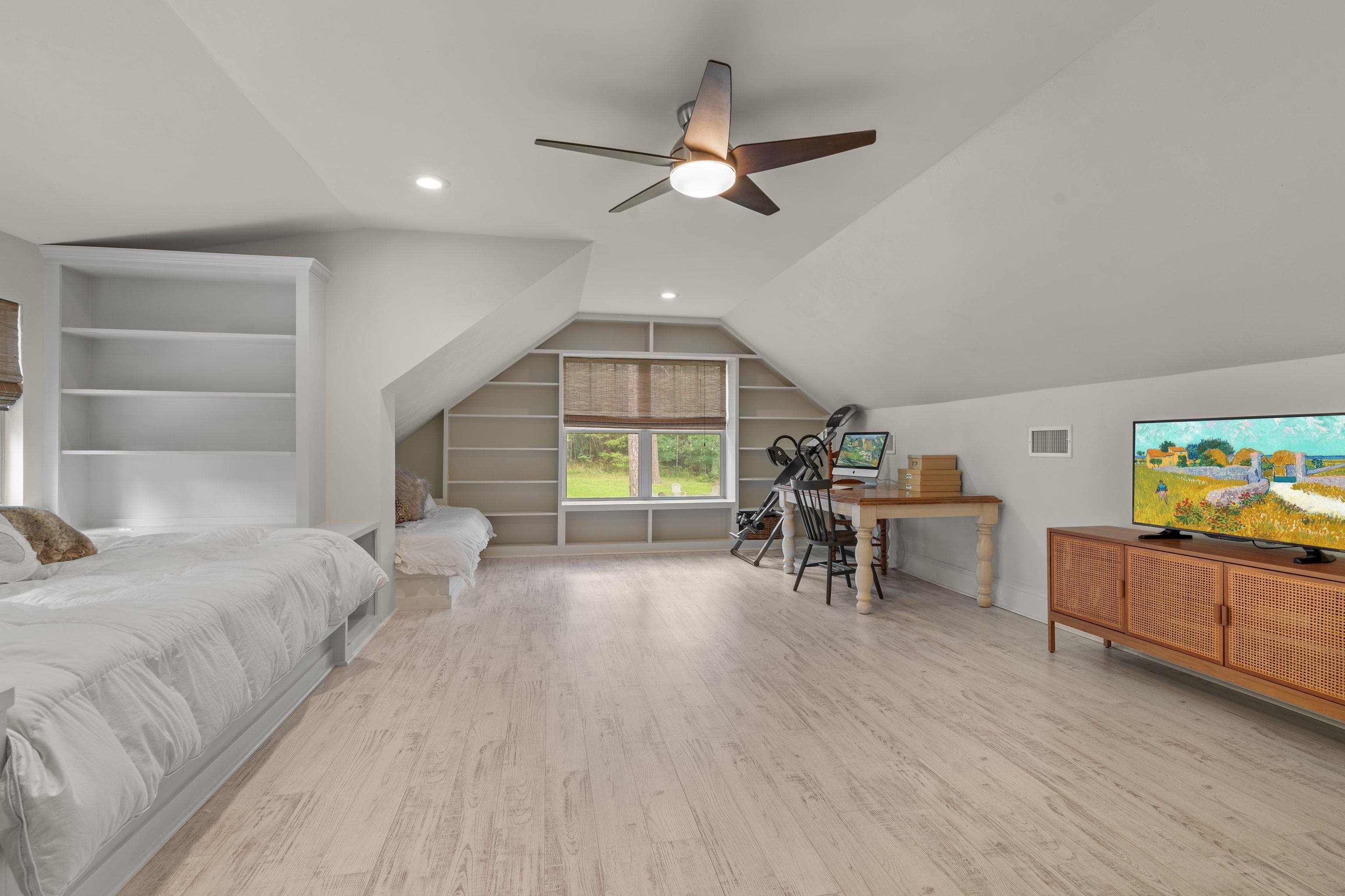 6323 Bird Dog Point