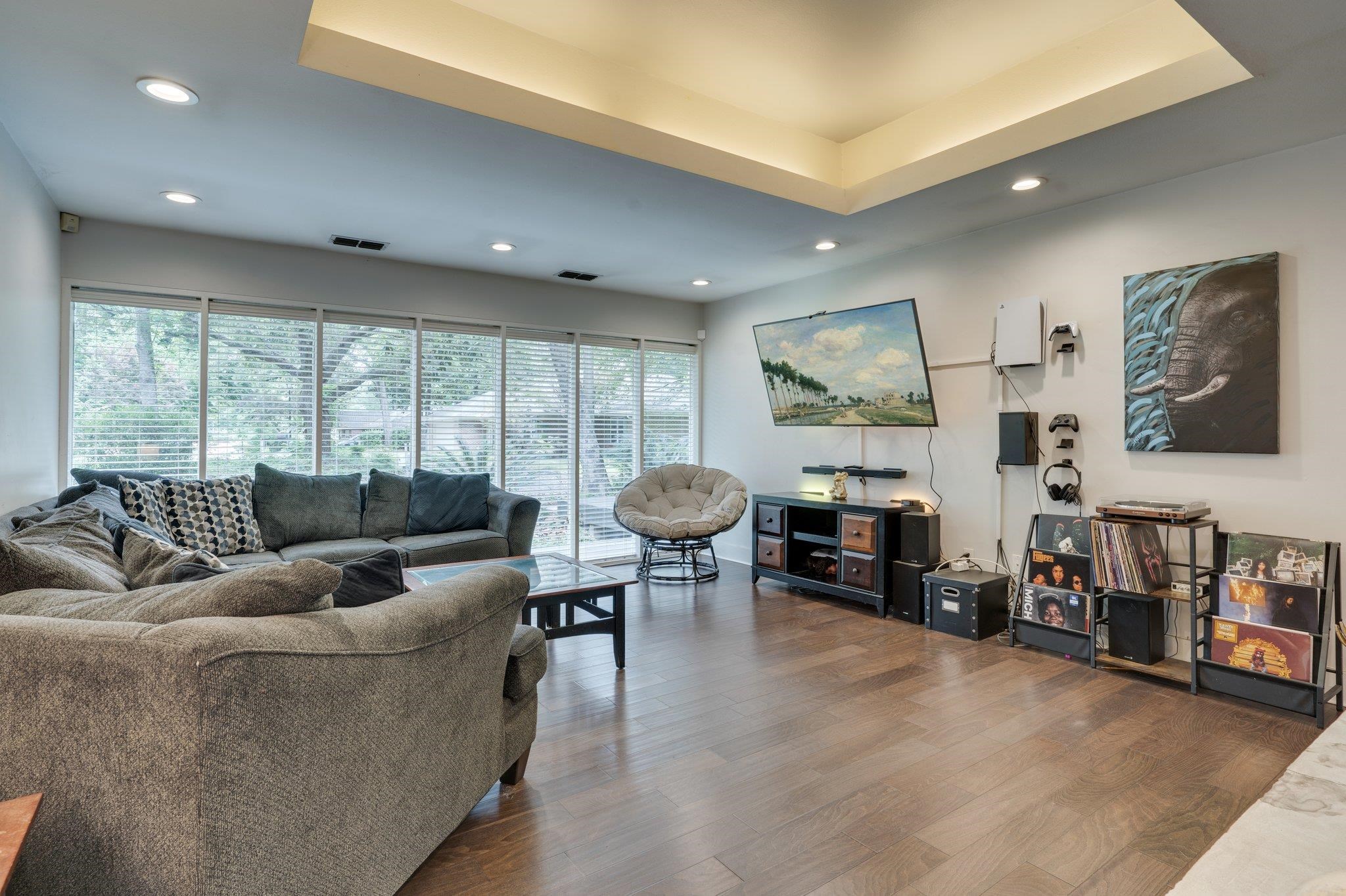 2414 Glenshire Lane