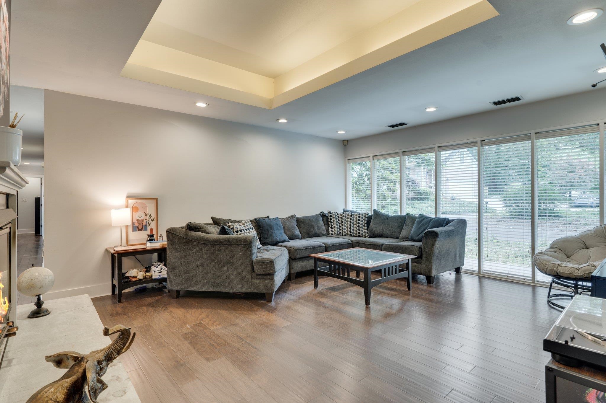 2414 Glenshire Lane