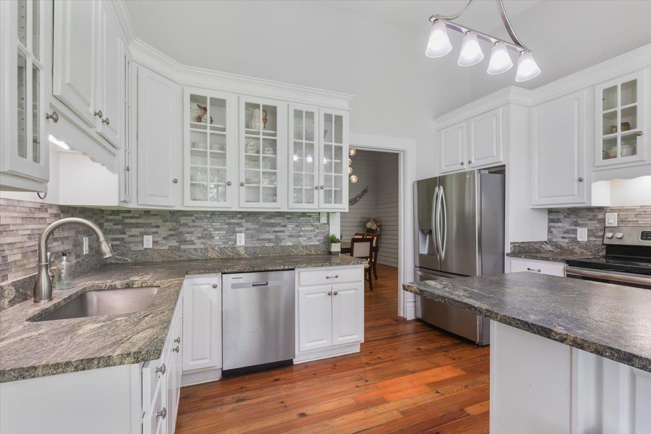 79 Lakeside Road
