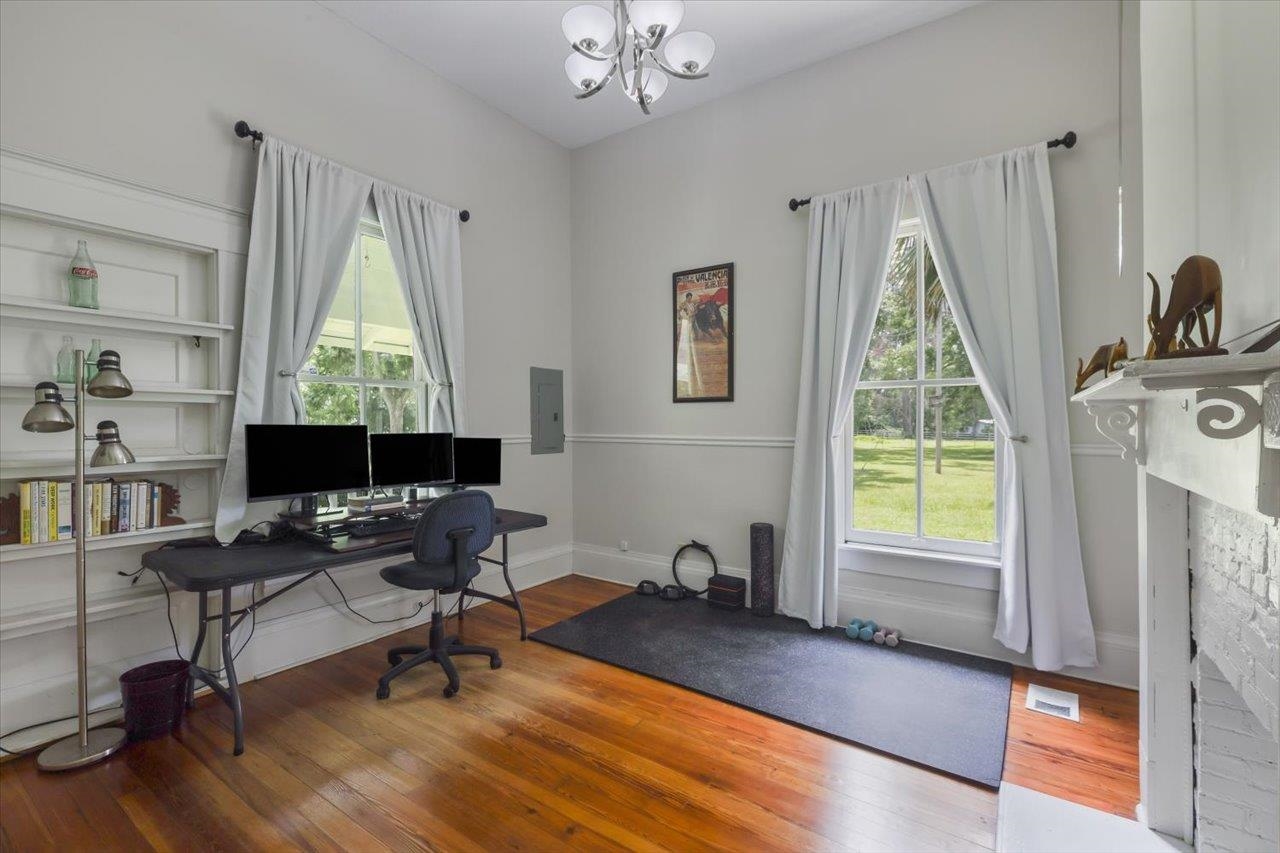 79 Lakeside Road