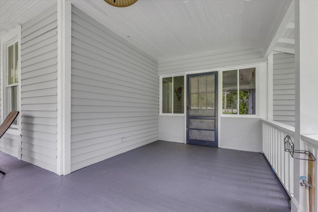 79 Lakeside Road