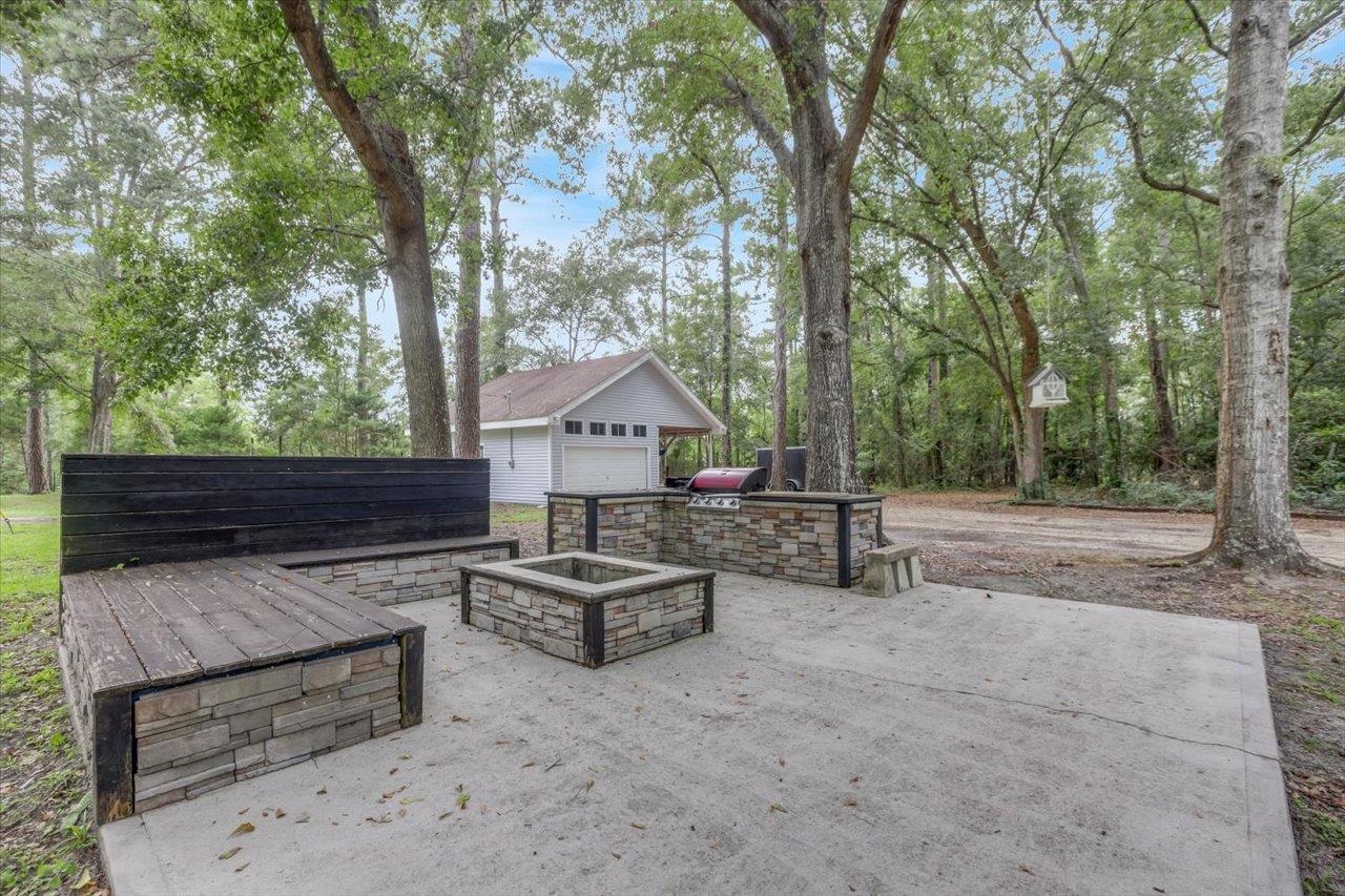 79 Lakeside Road