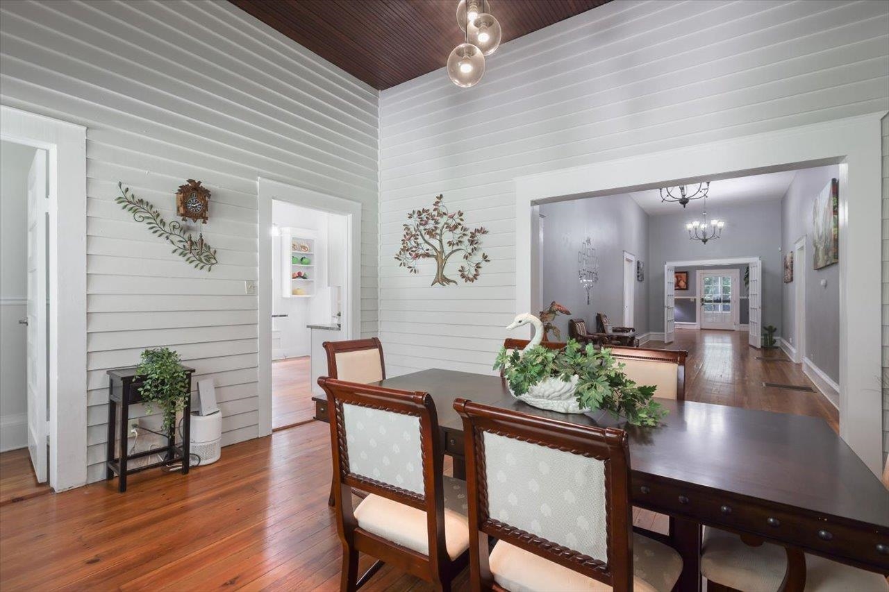 79 Lakeside Road
