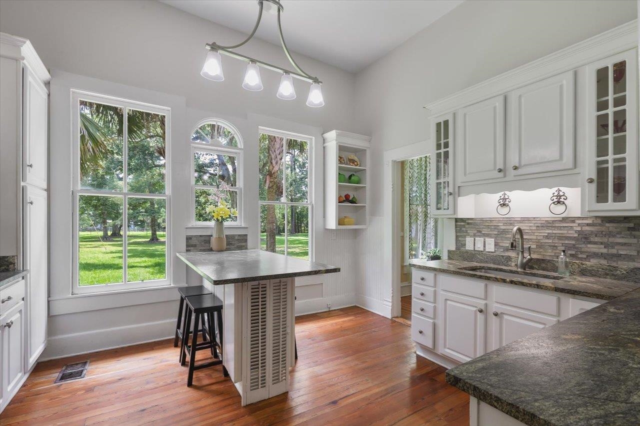 79 Lakeside Road