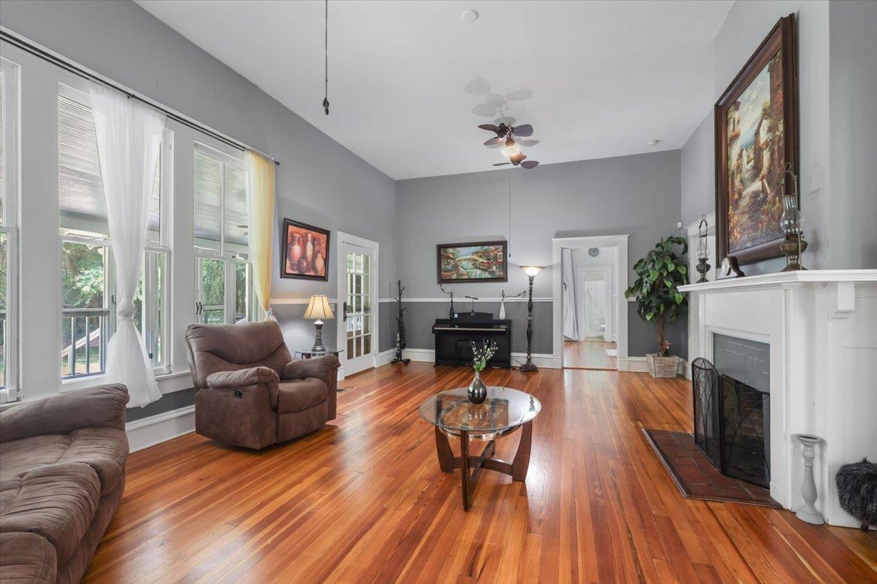 79 Lakeside Road