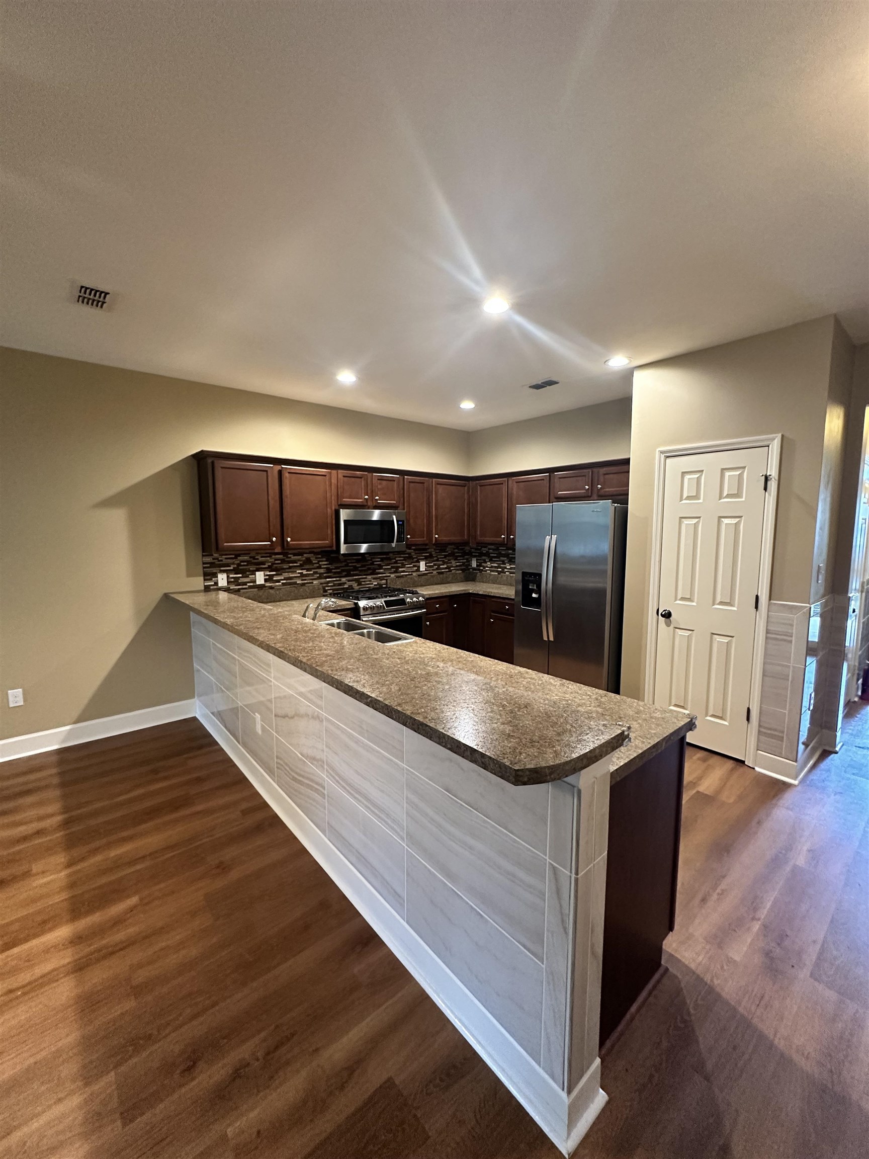 5614 Hampton Hill Circle