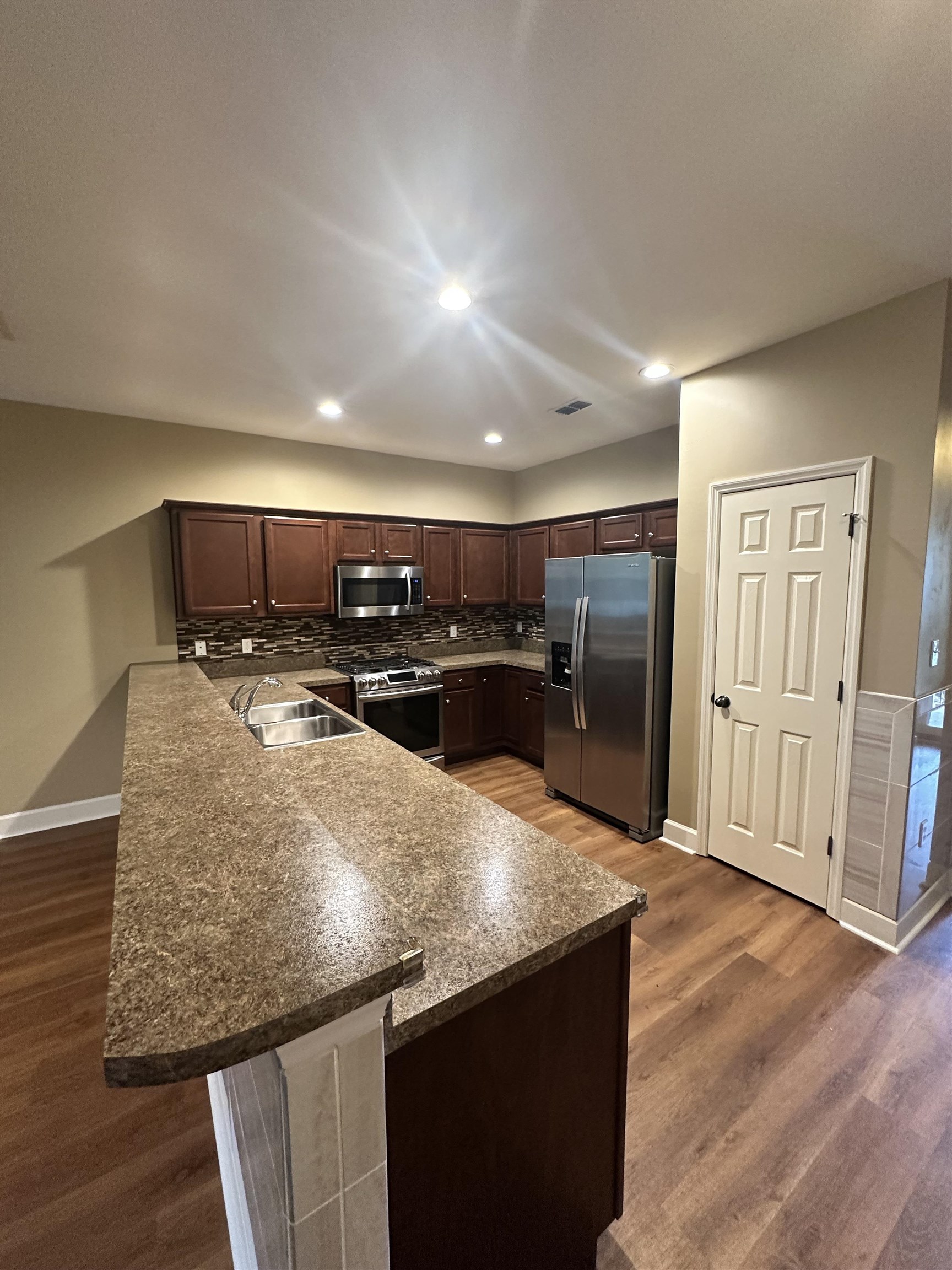 5614 Hampton Hill Circle