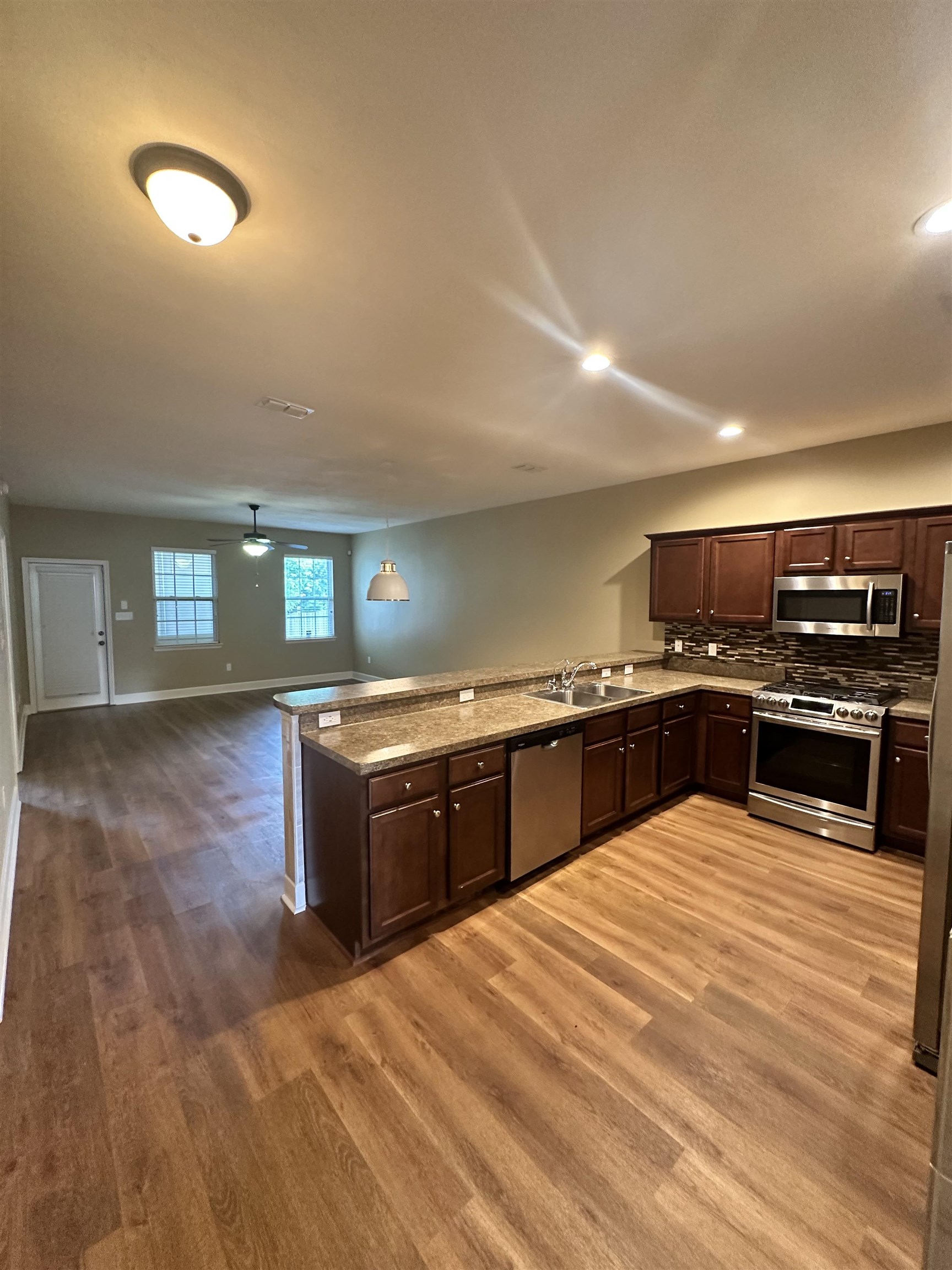 5614 Hampton Hill Circle