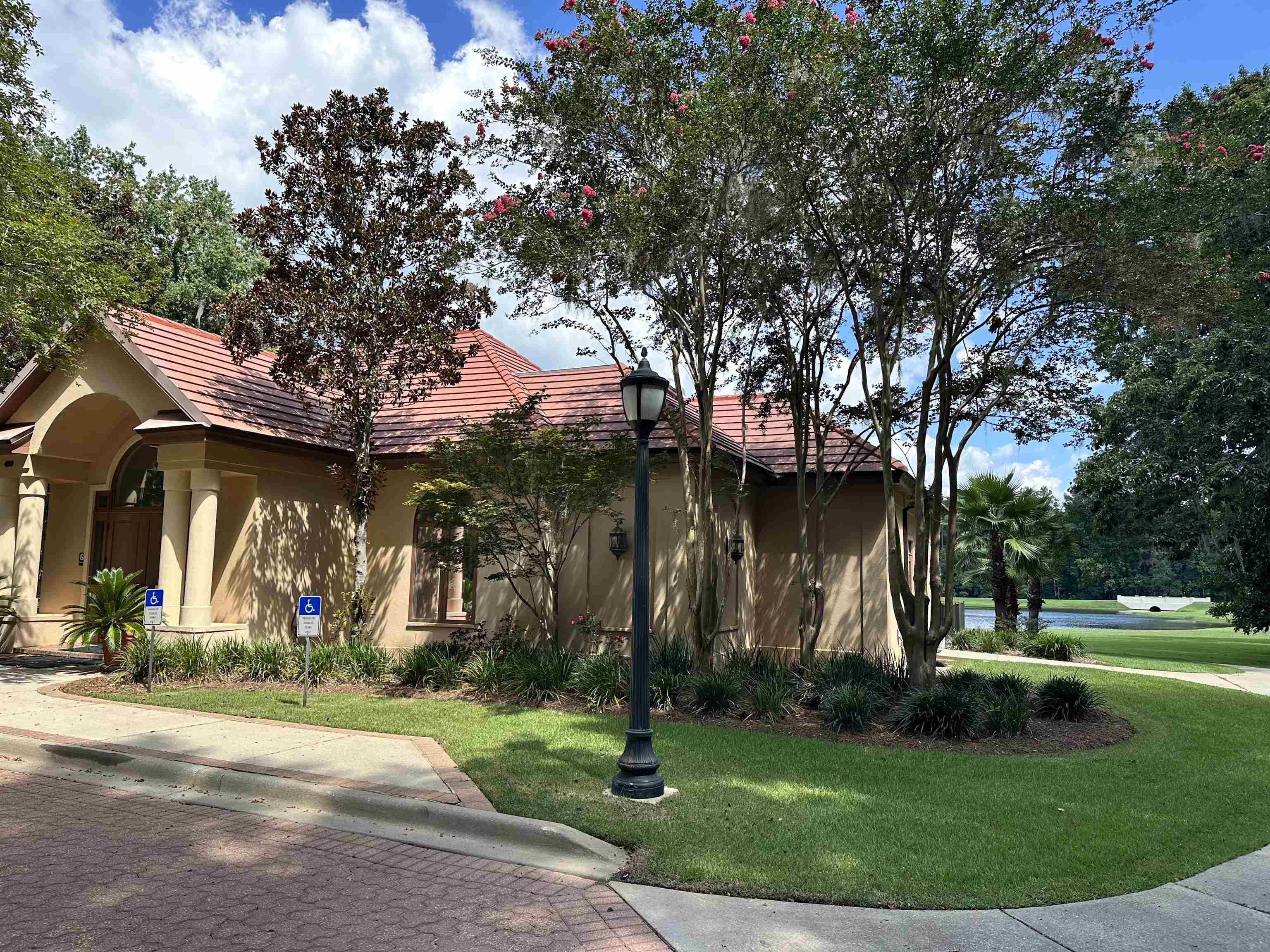 552 High Oaks Court