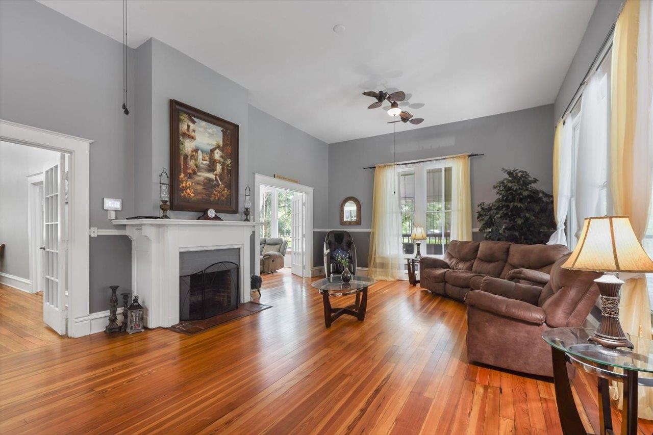 79 Lakeside Road