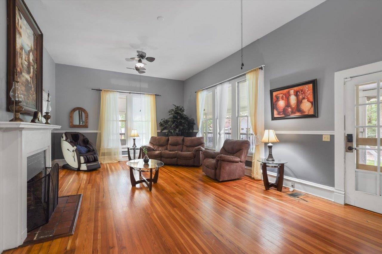 79 Lakeside Road