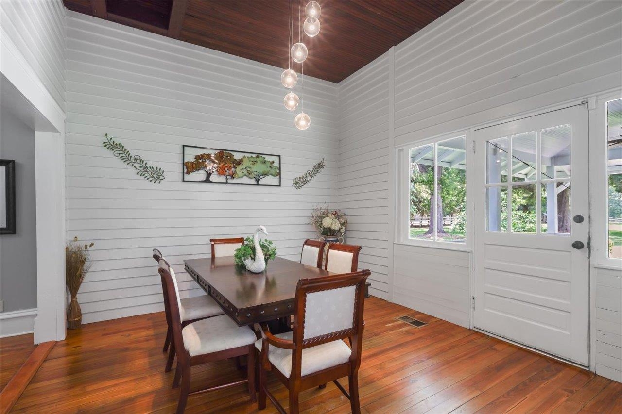 79 Lakeside Road