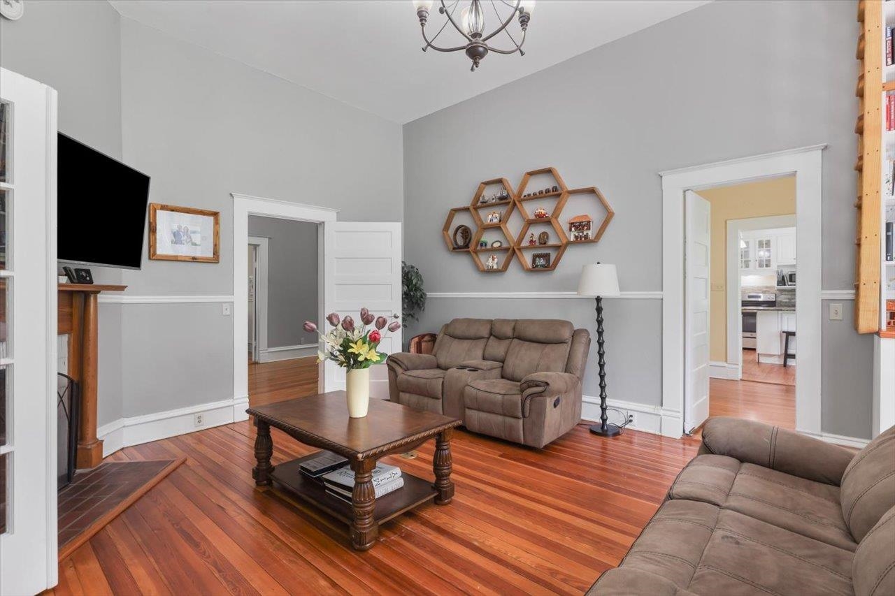 79 Lakeside Road
