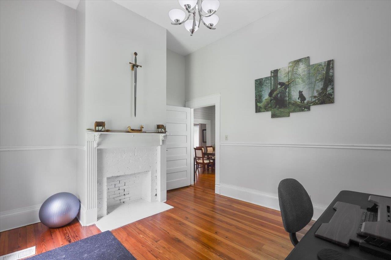 79 Lakeside Road