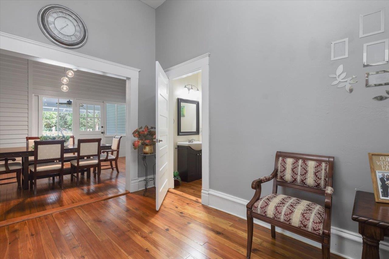 79 Lakeside Road