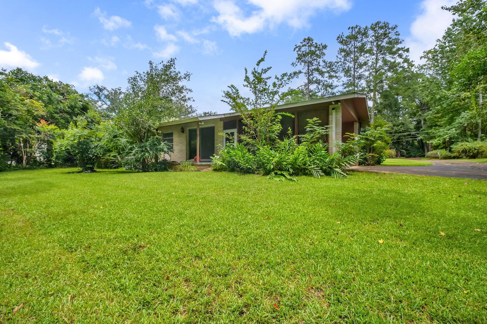 3208 DEL RIO Terrace