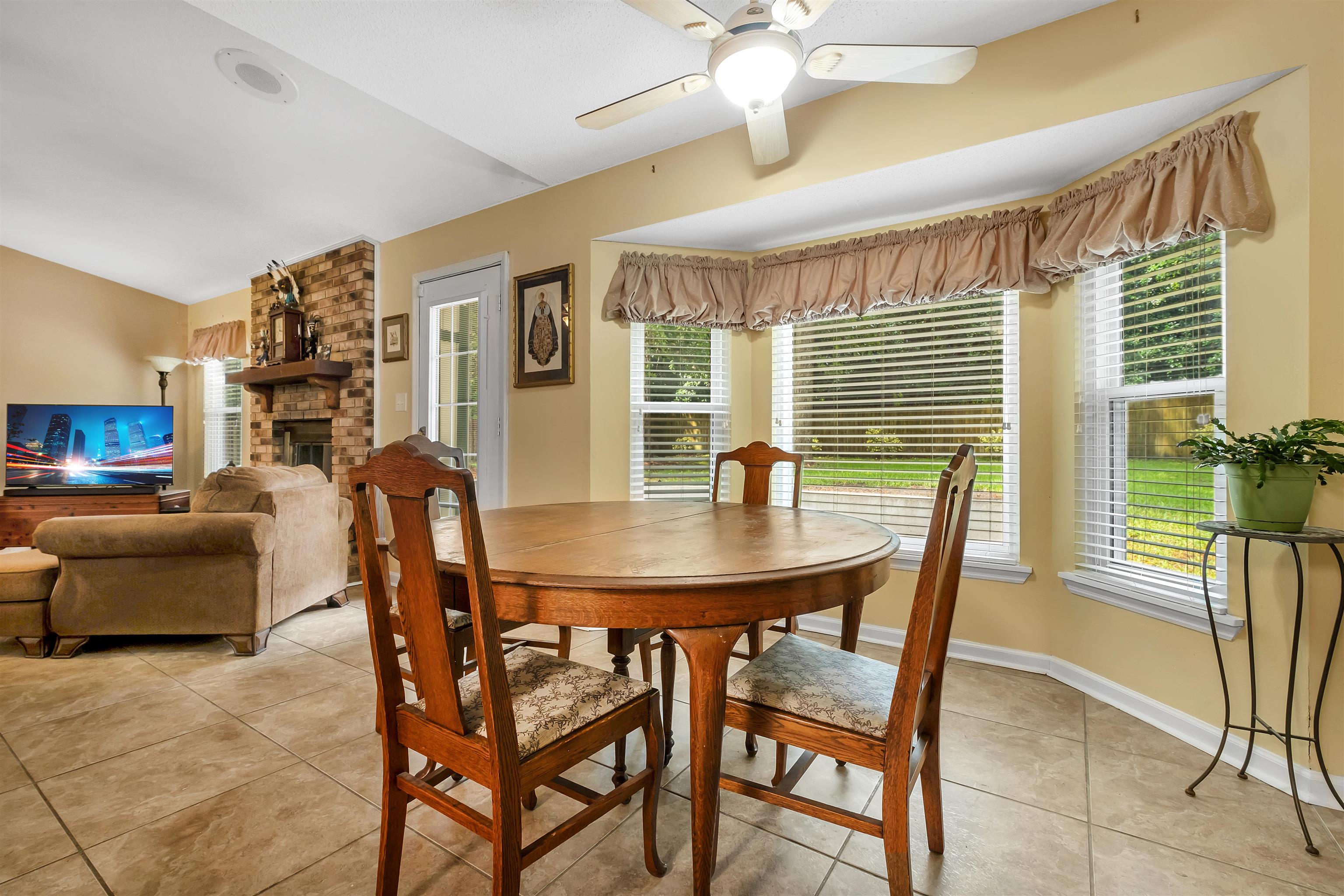 3417 Treaty Oak Trail