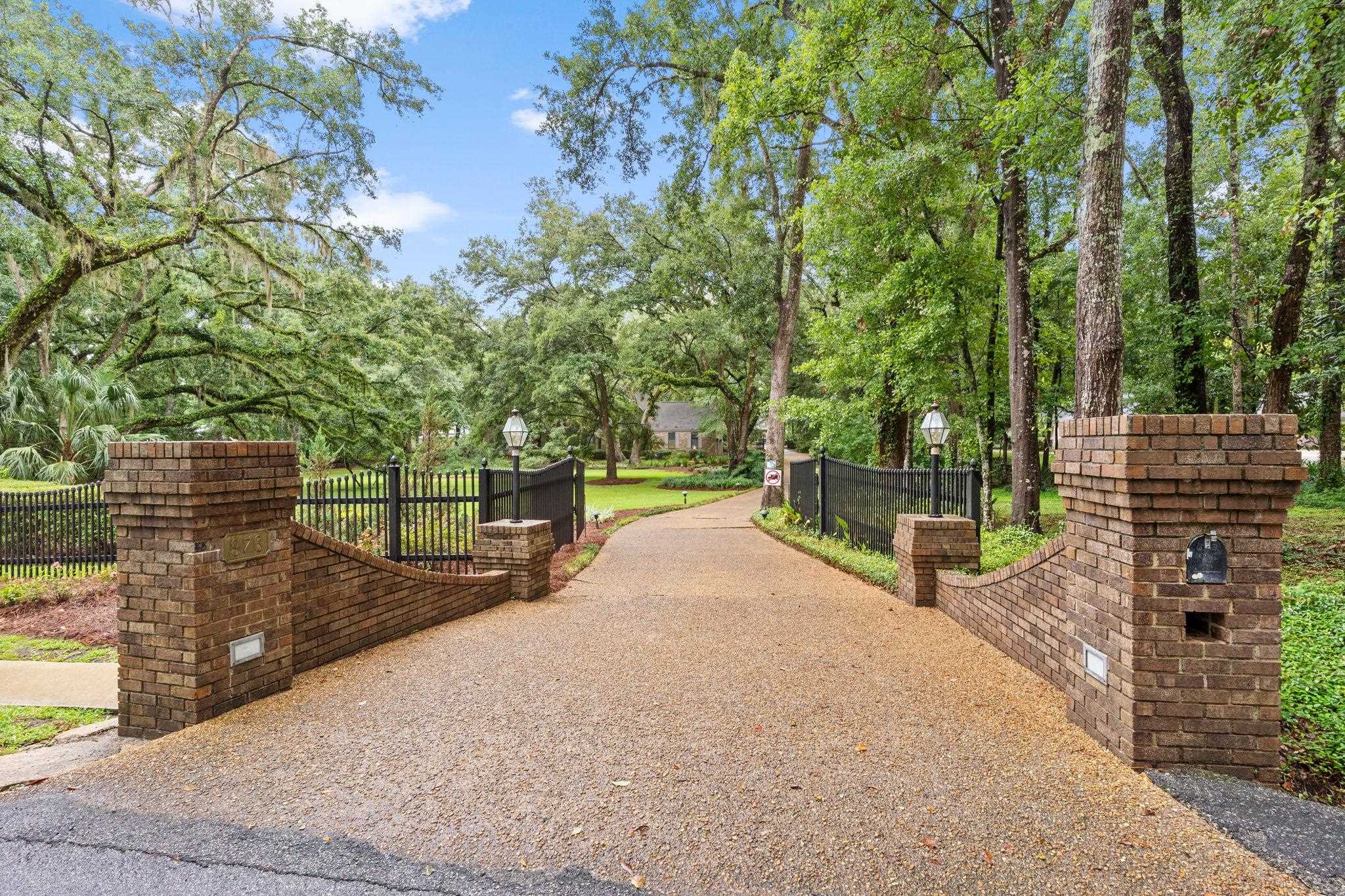 976 Rosebay Court