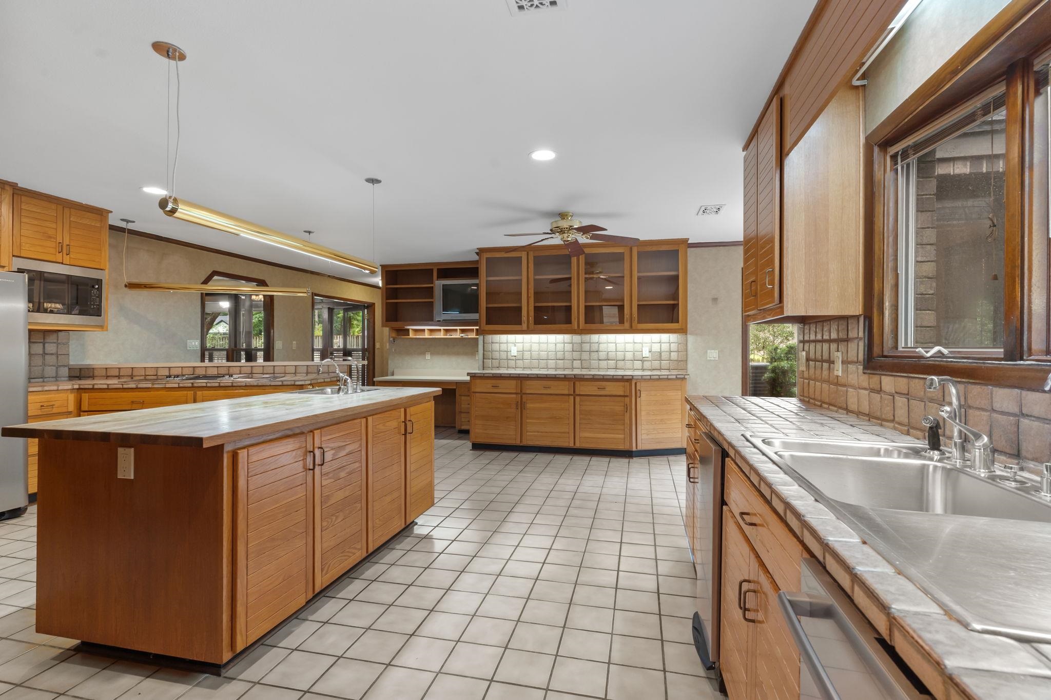 976 Rosebay Court