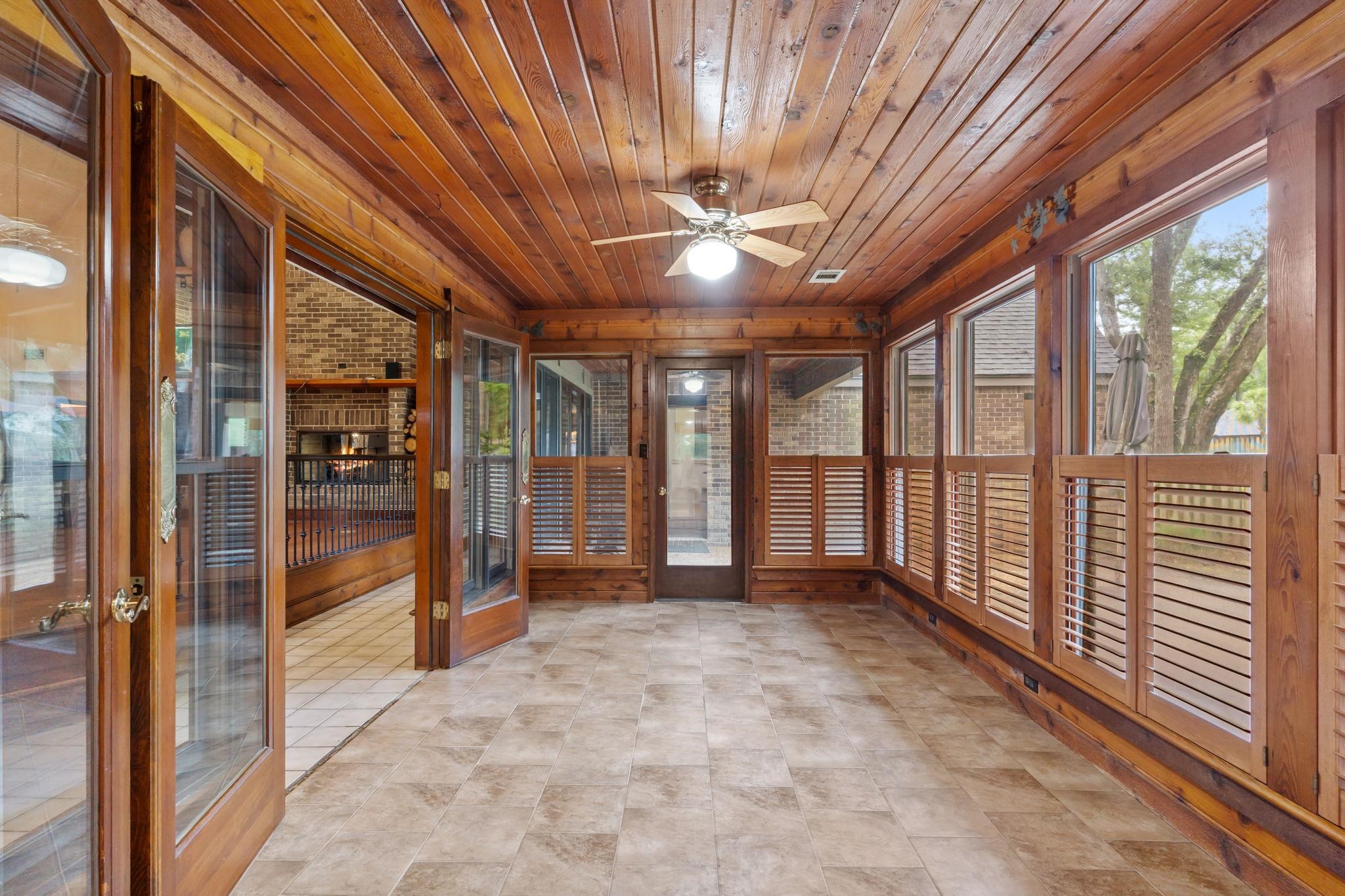 976 Rosebay Court