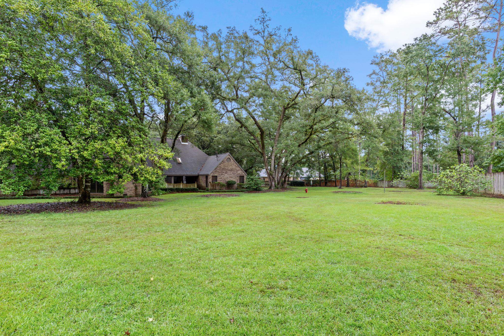 976 Rosebay Court