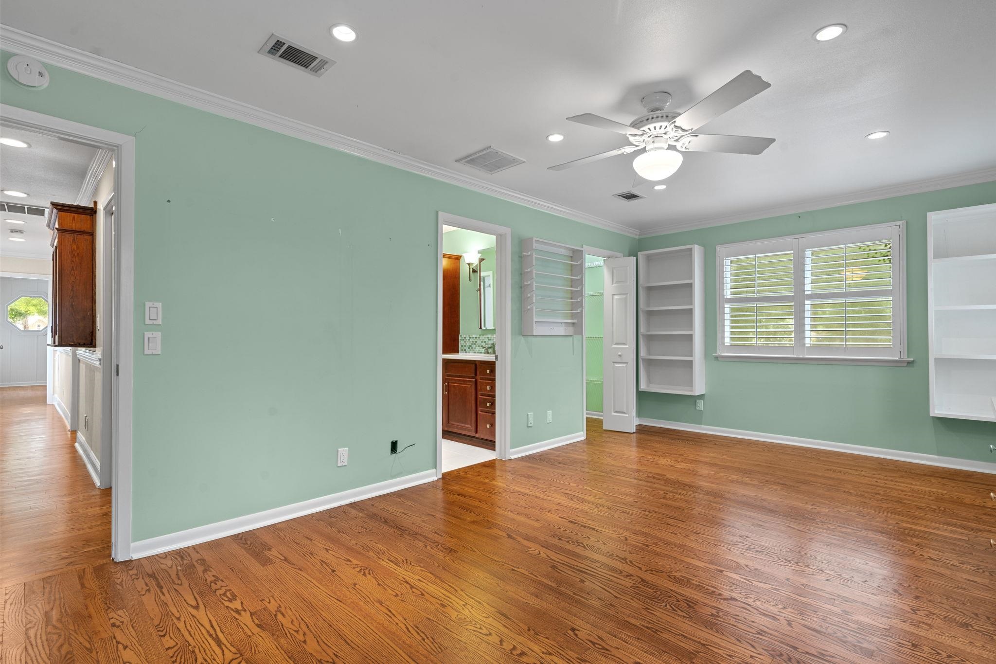 976 Rosebay Court