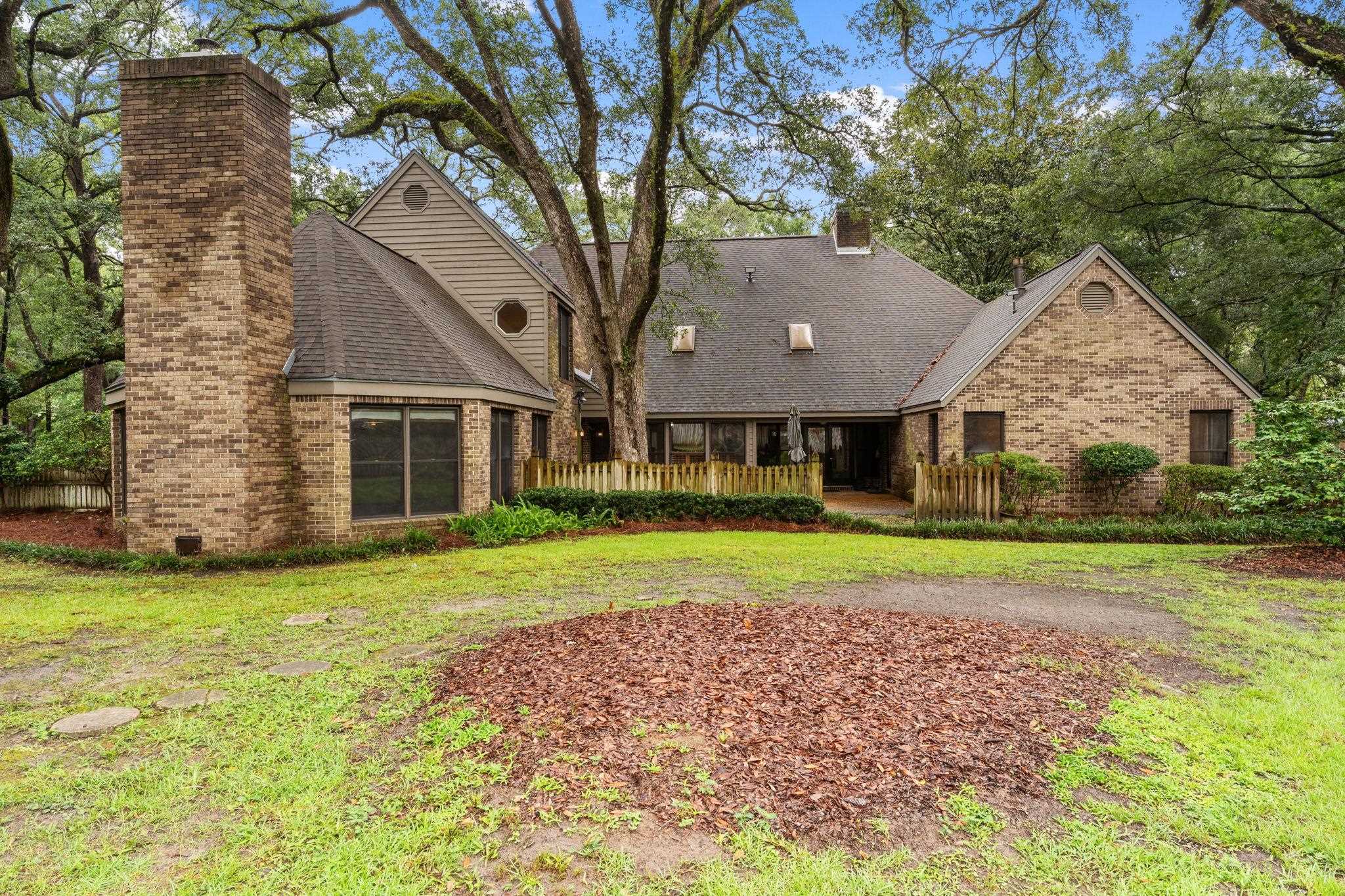 976 Rosebay Court