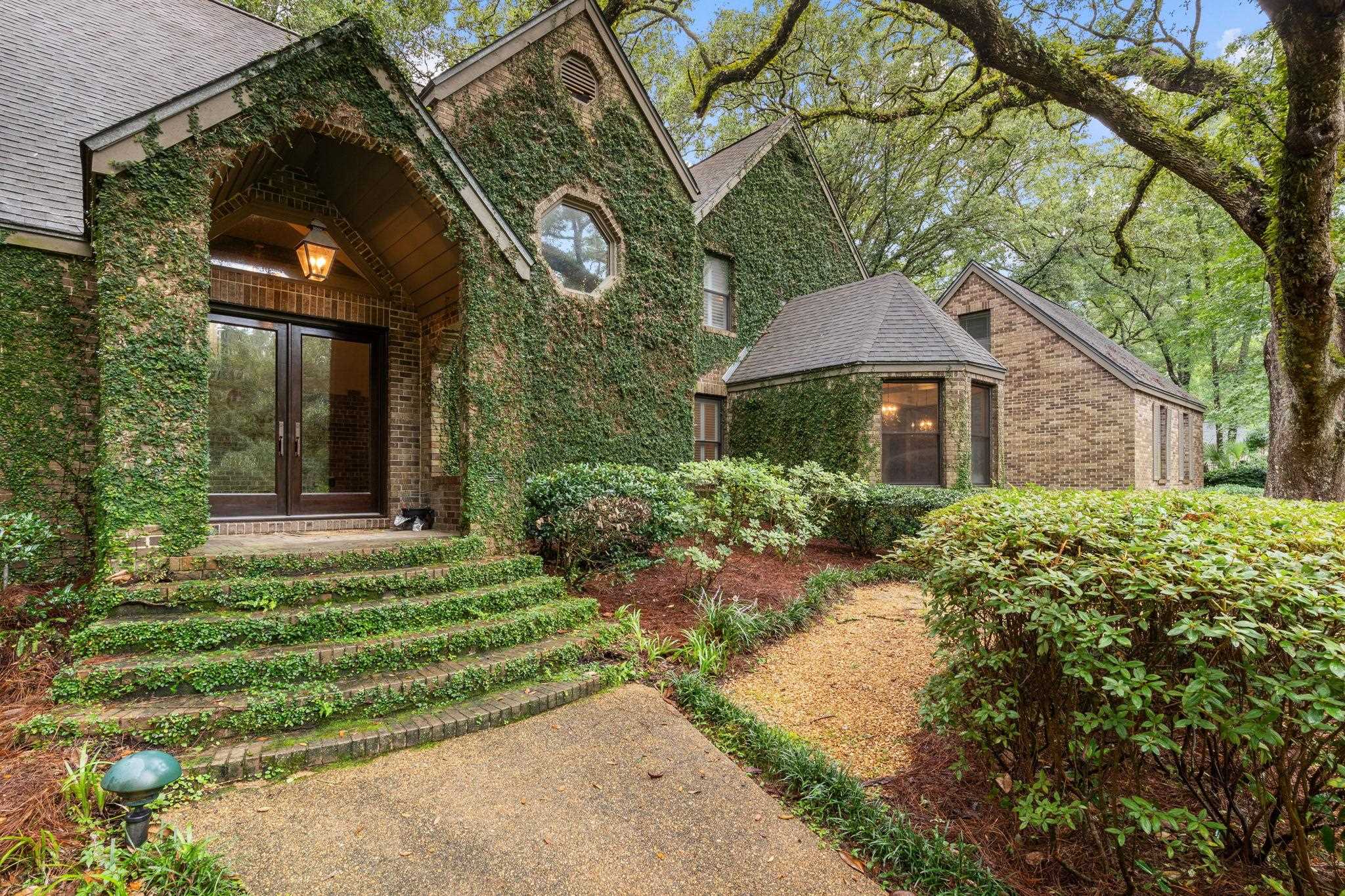 976 Rosebay Court