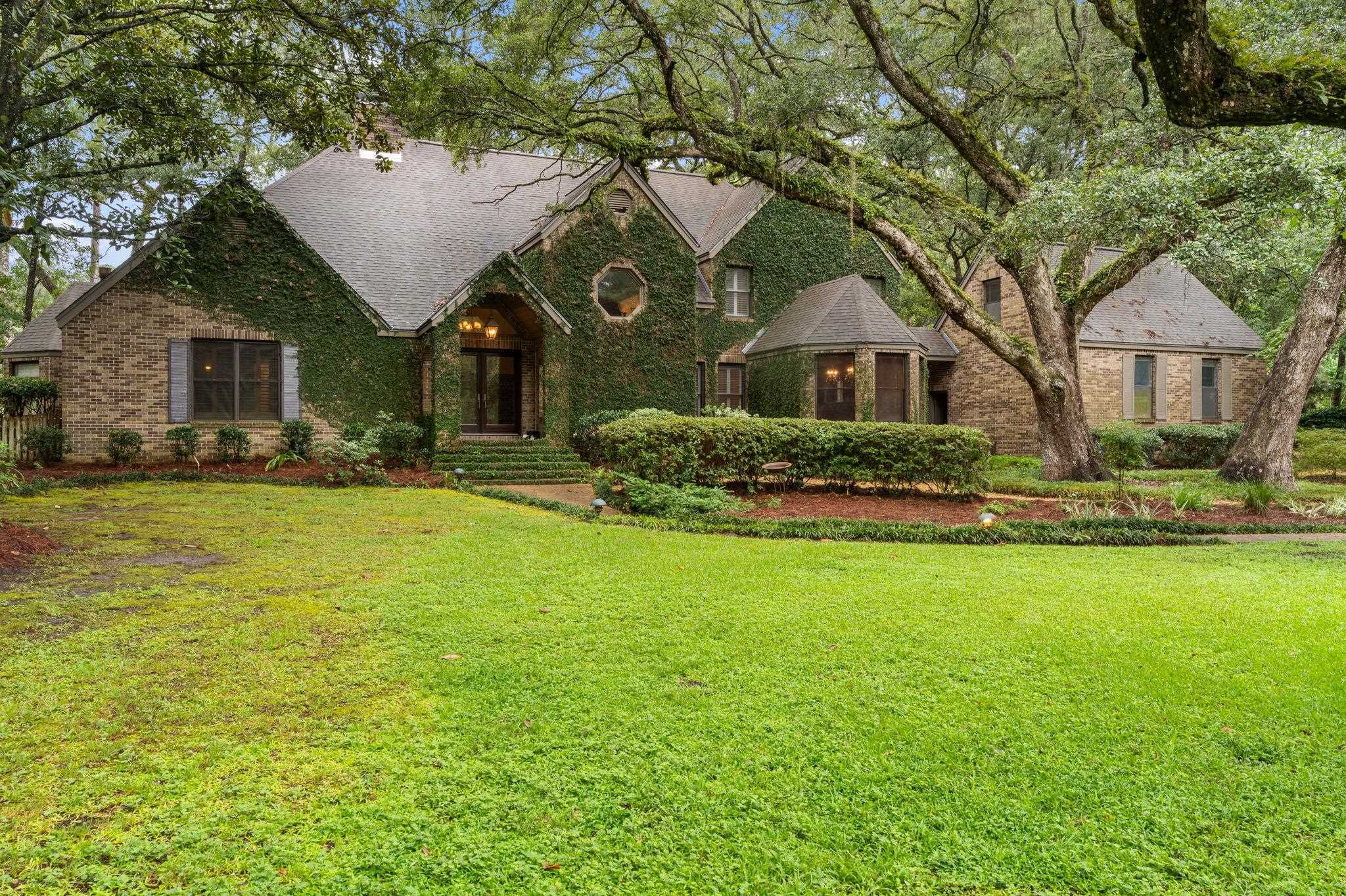 976 Rosebay Court