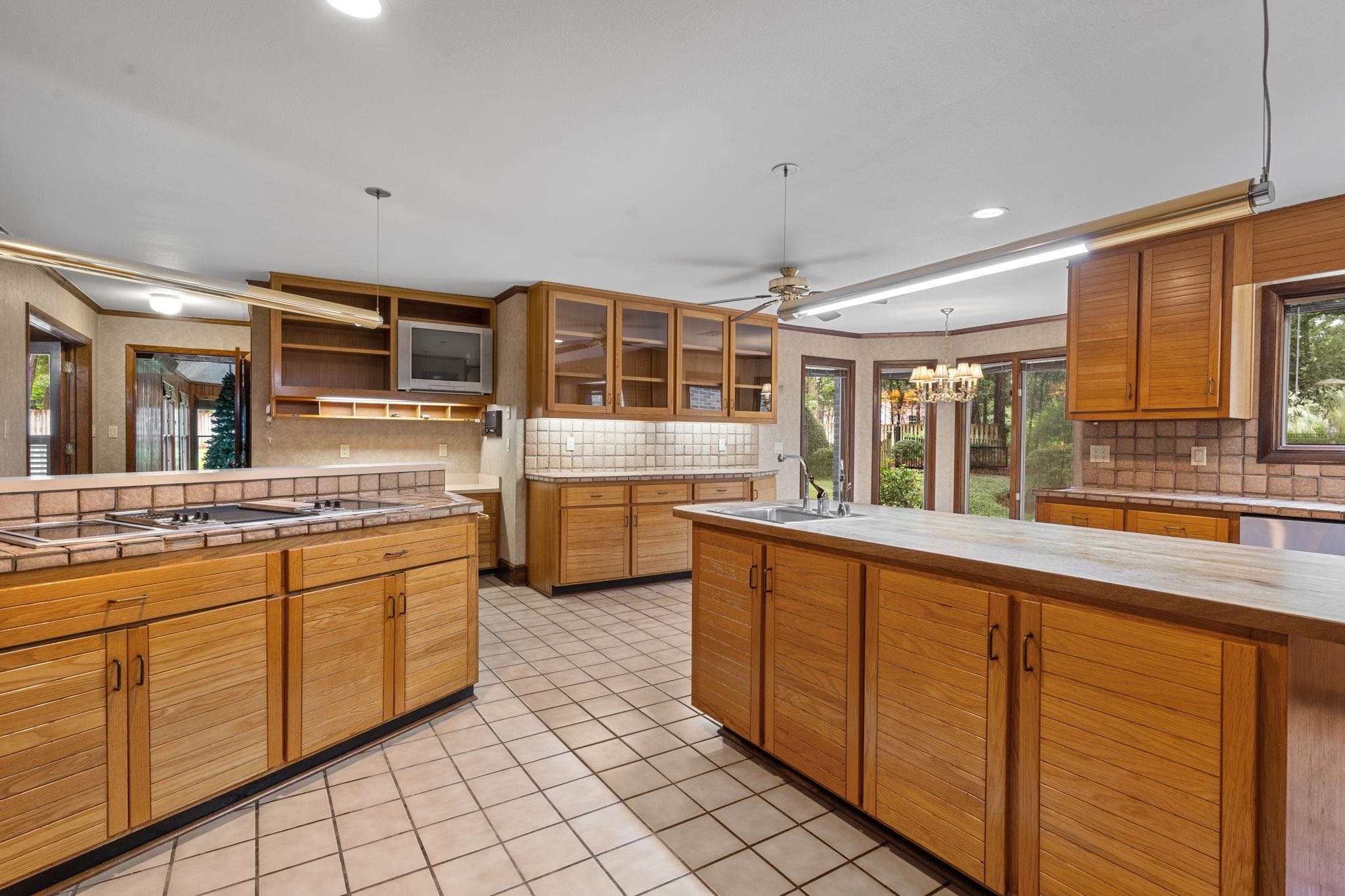 976 Rosebay Court