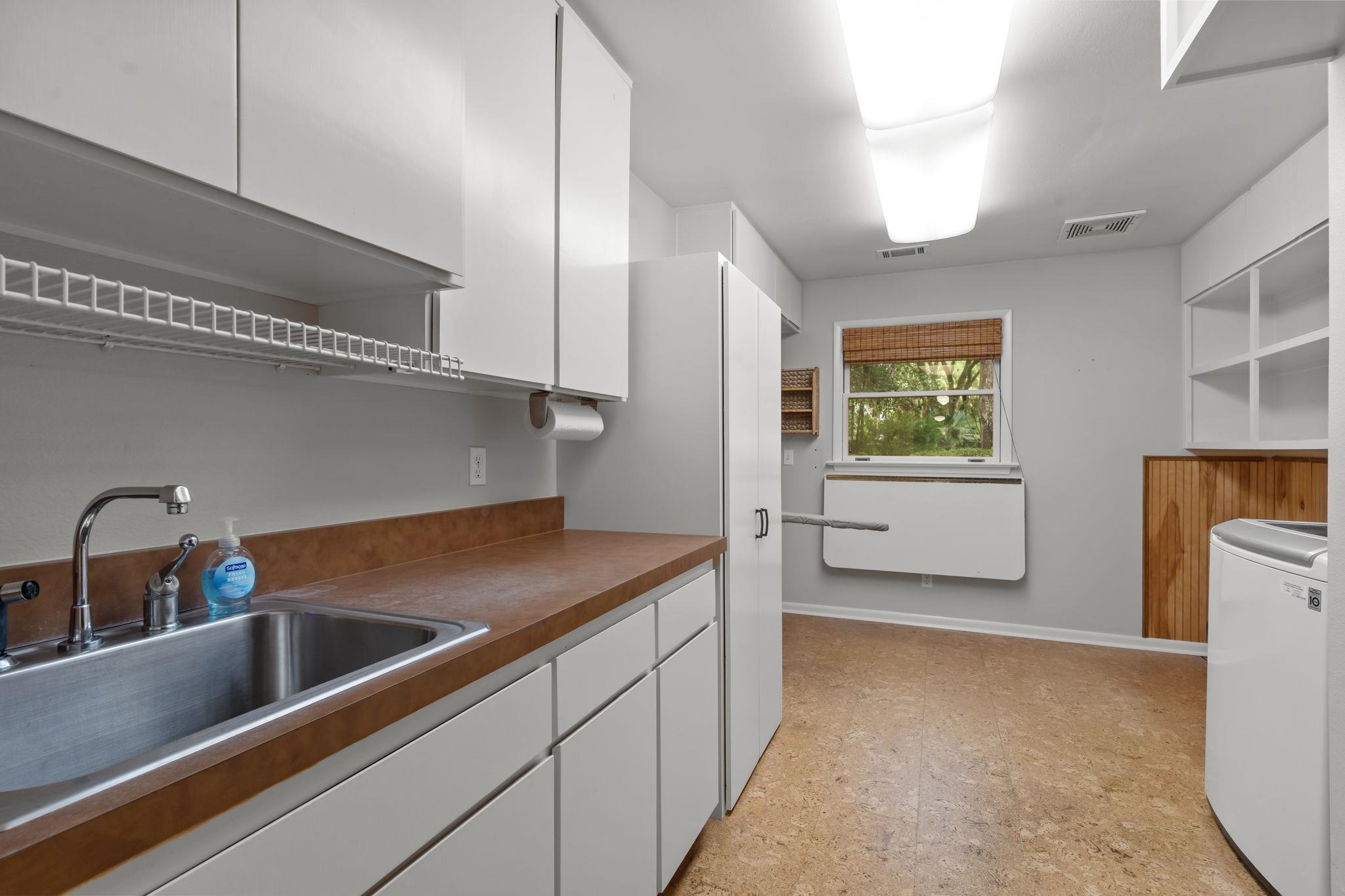976 Rosebay Court