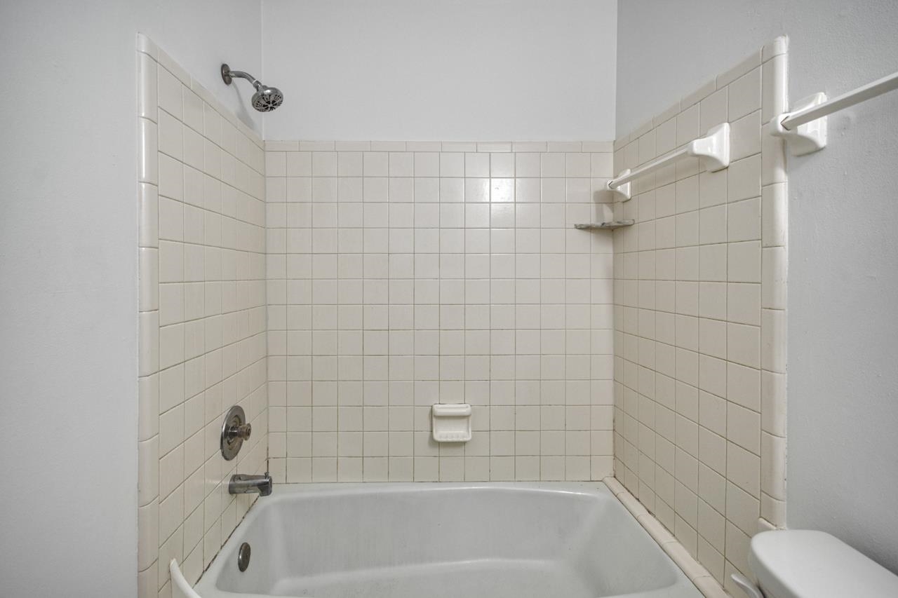 2039 Hanover Court Unit: A