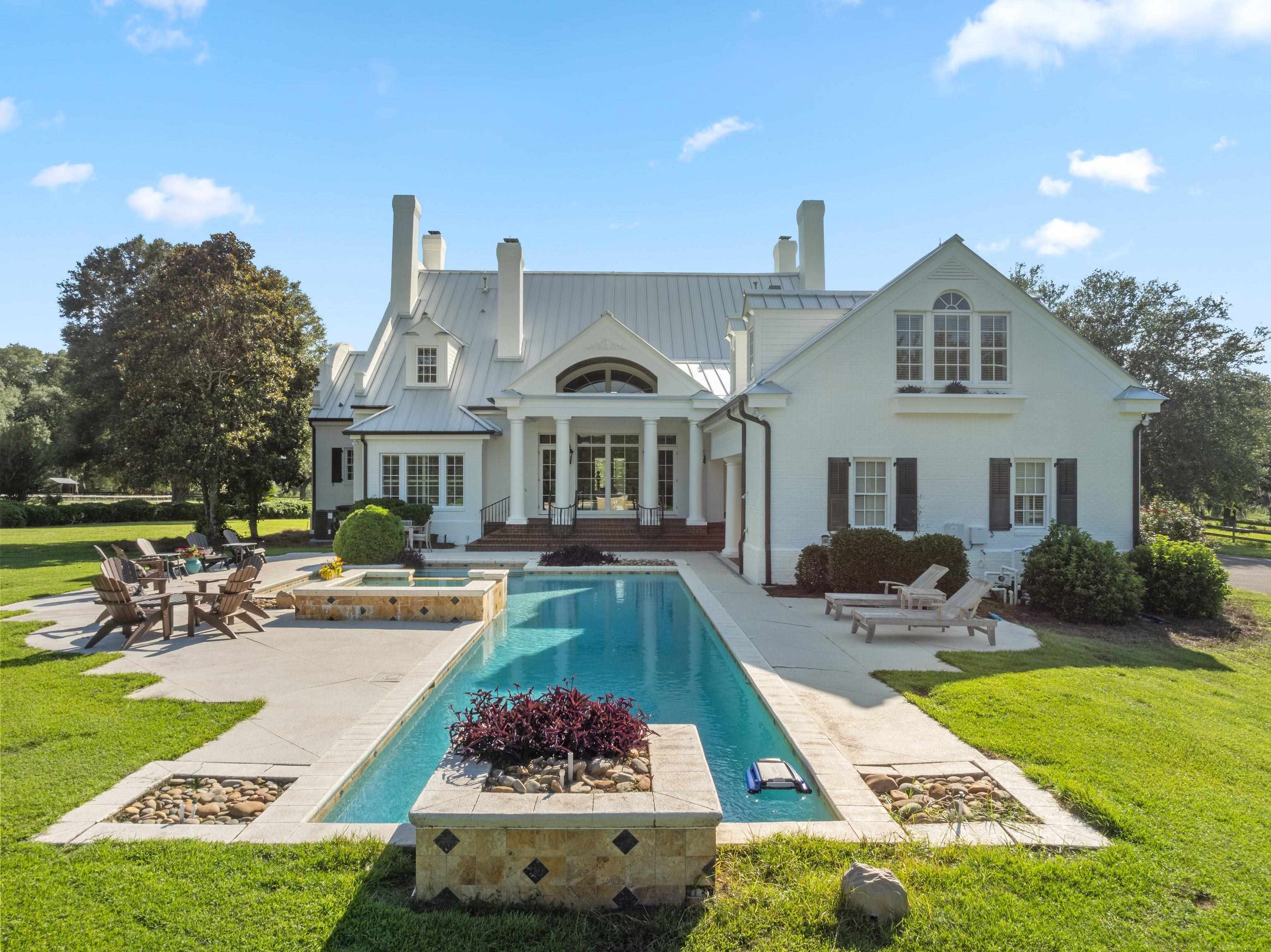 9525 Woodland Hills Way