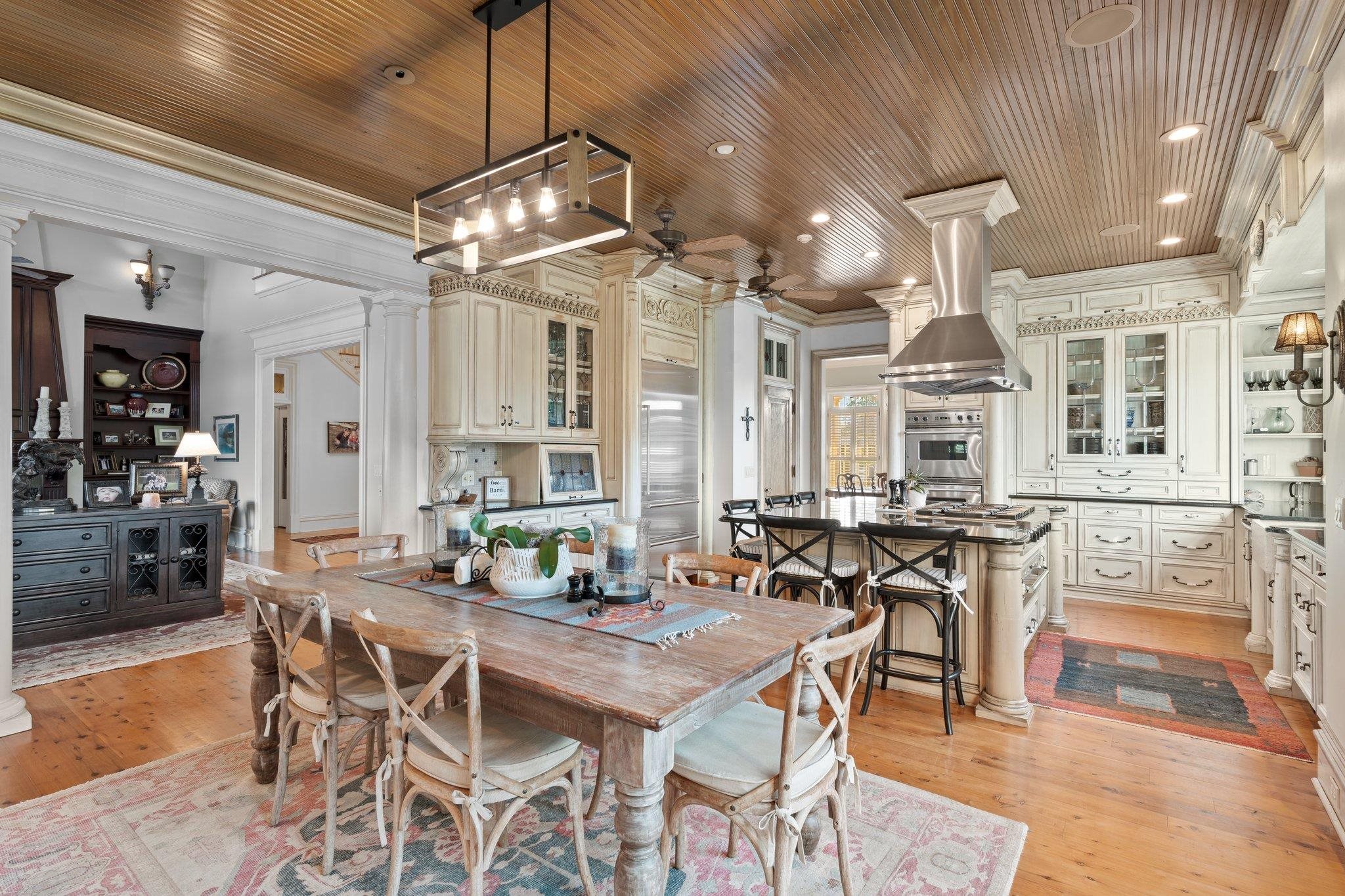 9525 Woodland Hills Way