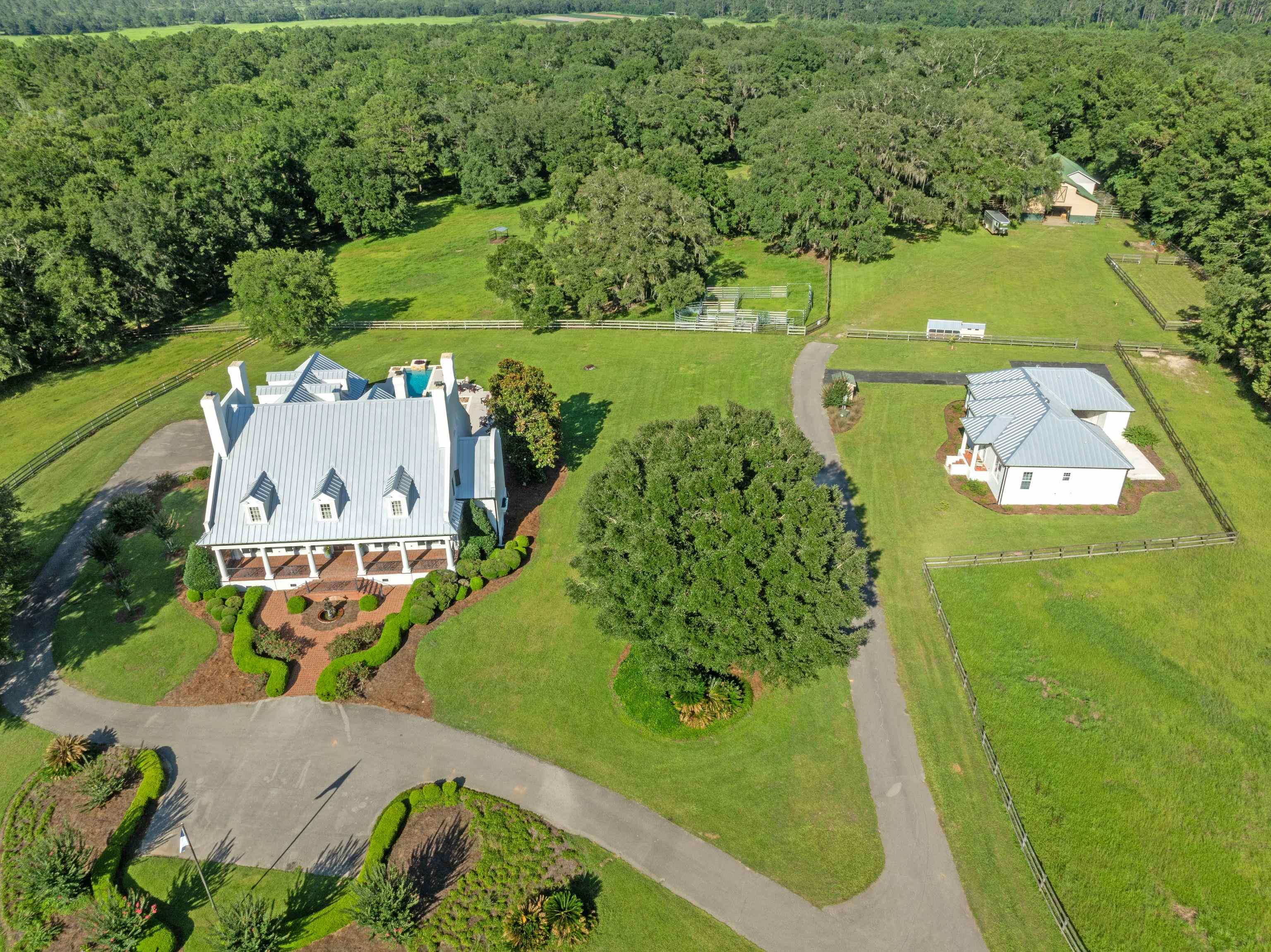 9525 Woodland Hills Way