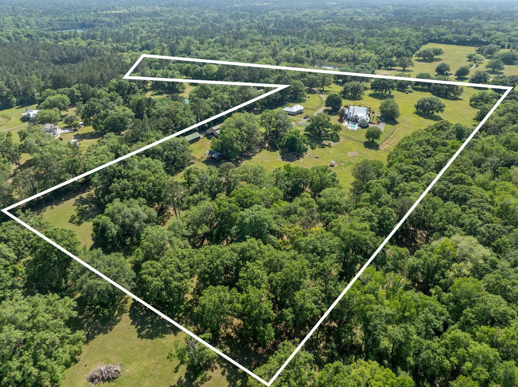 9525 Woodland Hills Way