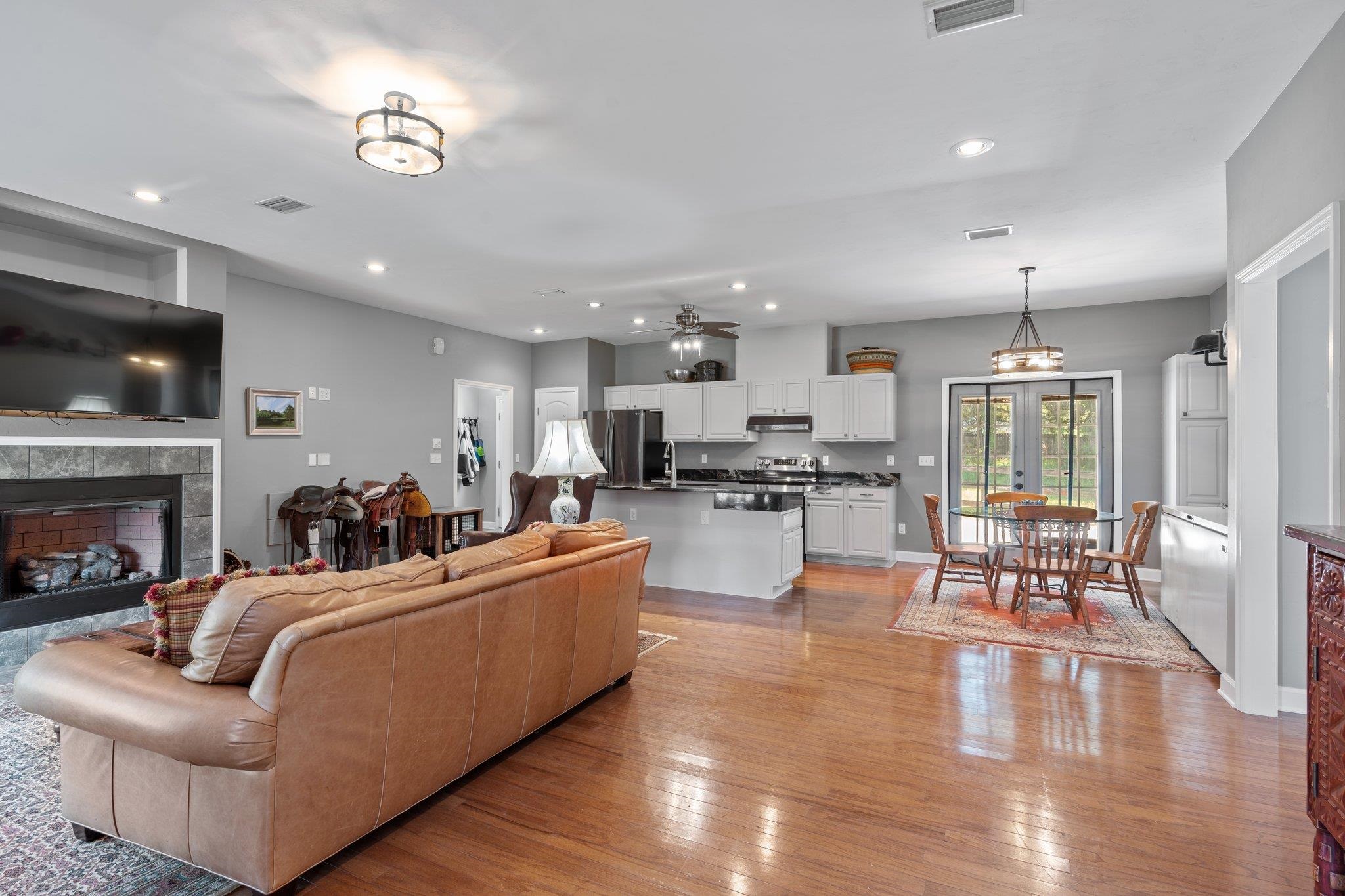 9525 Woodland Hills Way