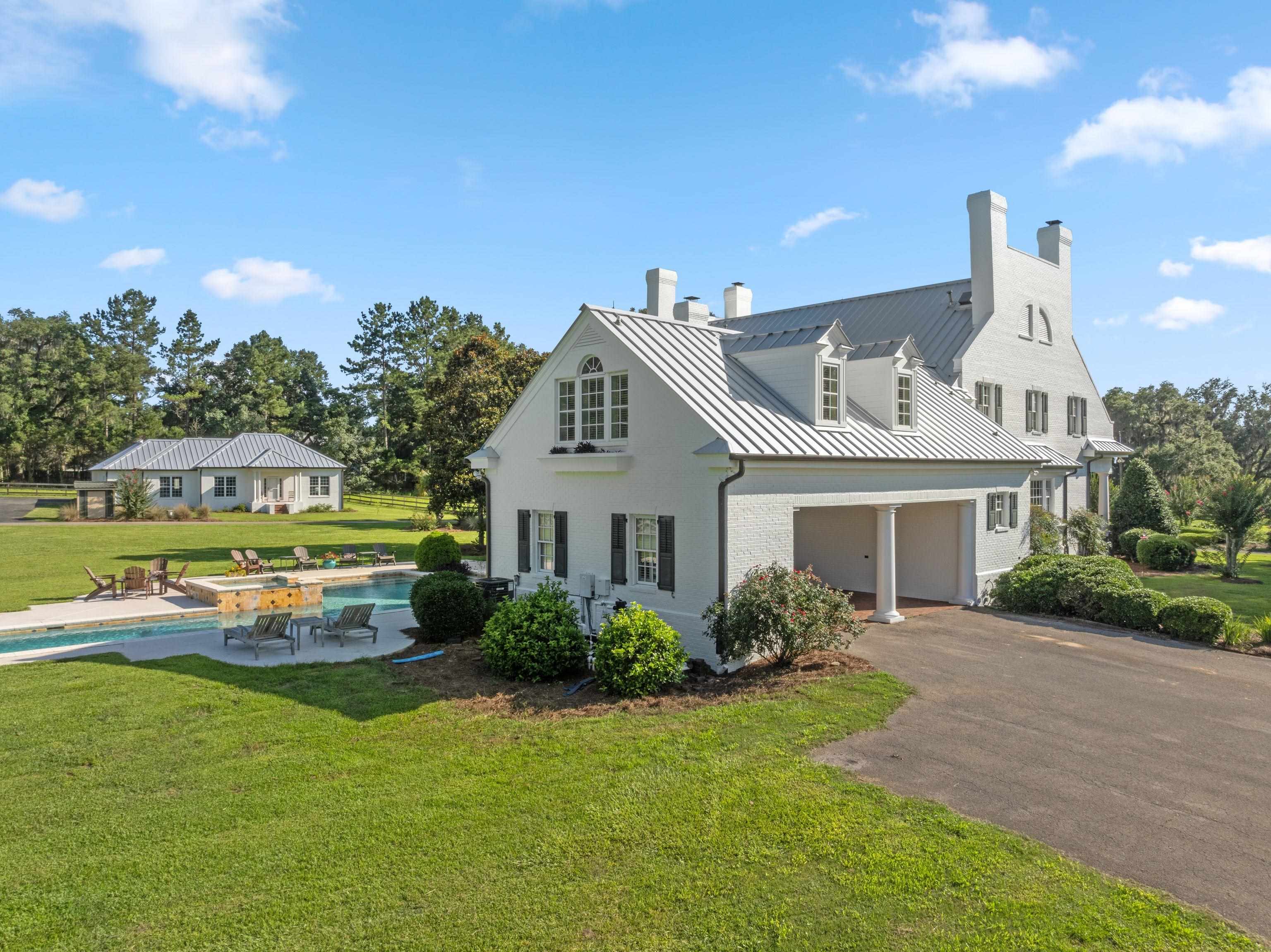 9525 Woodland Hills Way