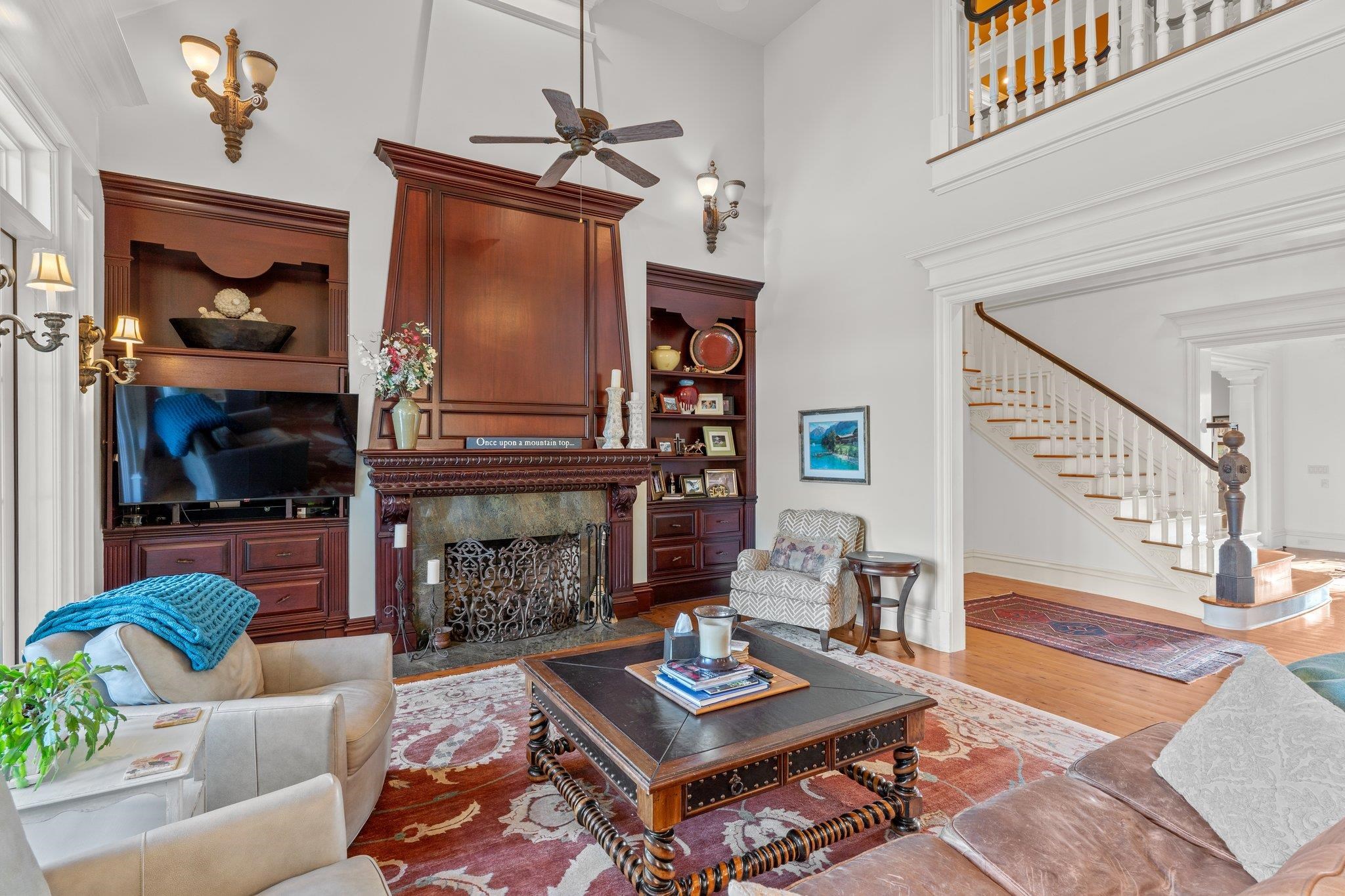 9525 Woodland Hills Way